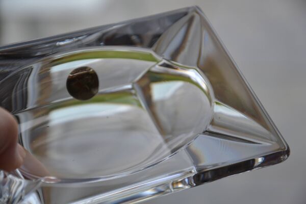 Ancien cendrier en cristal avec son support en cuir