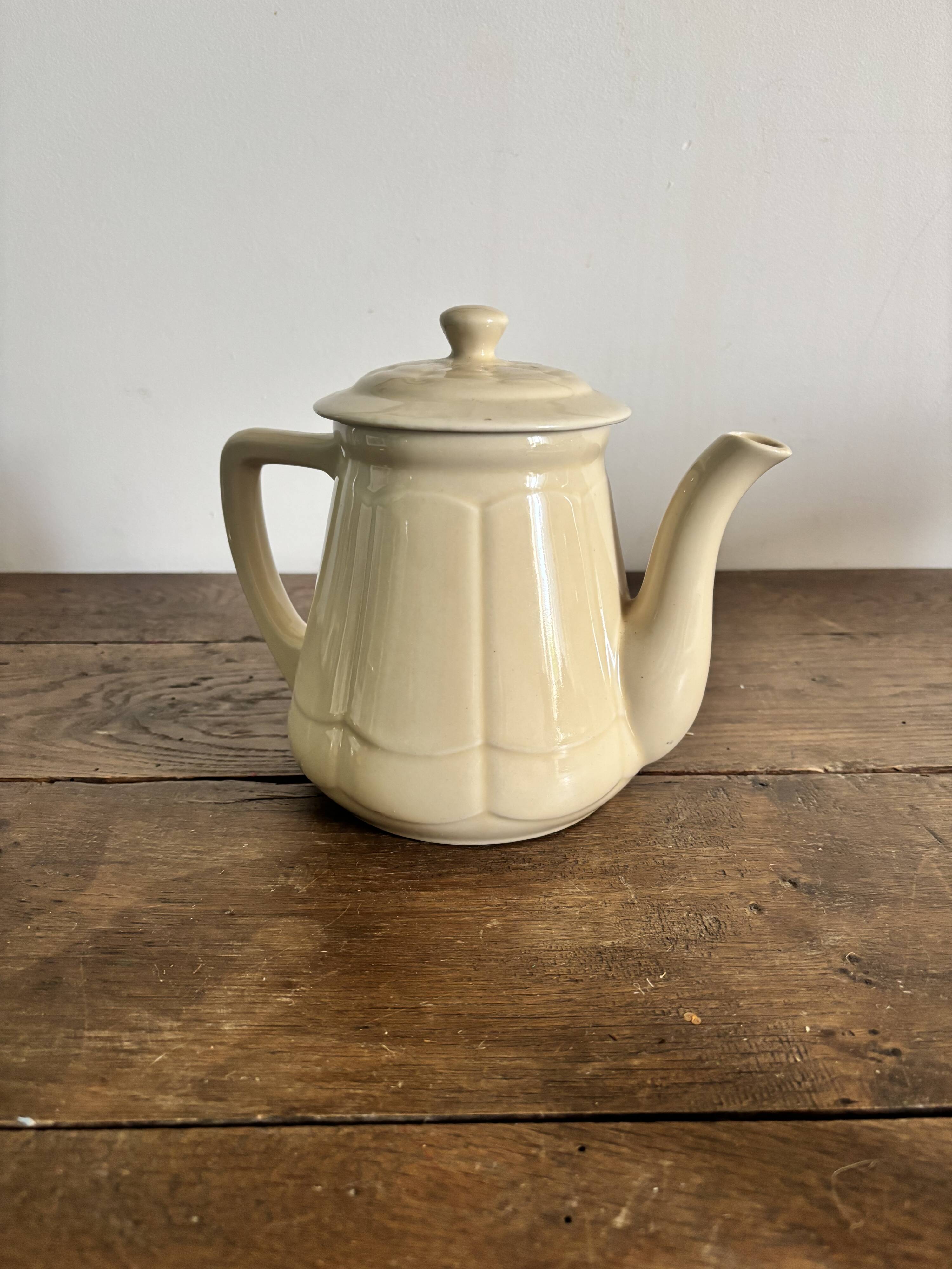 Antique ivory earthenware teapot – Art Deco style – 1930s/50s