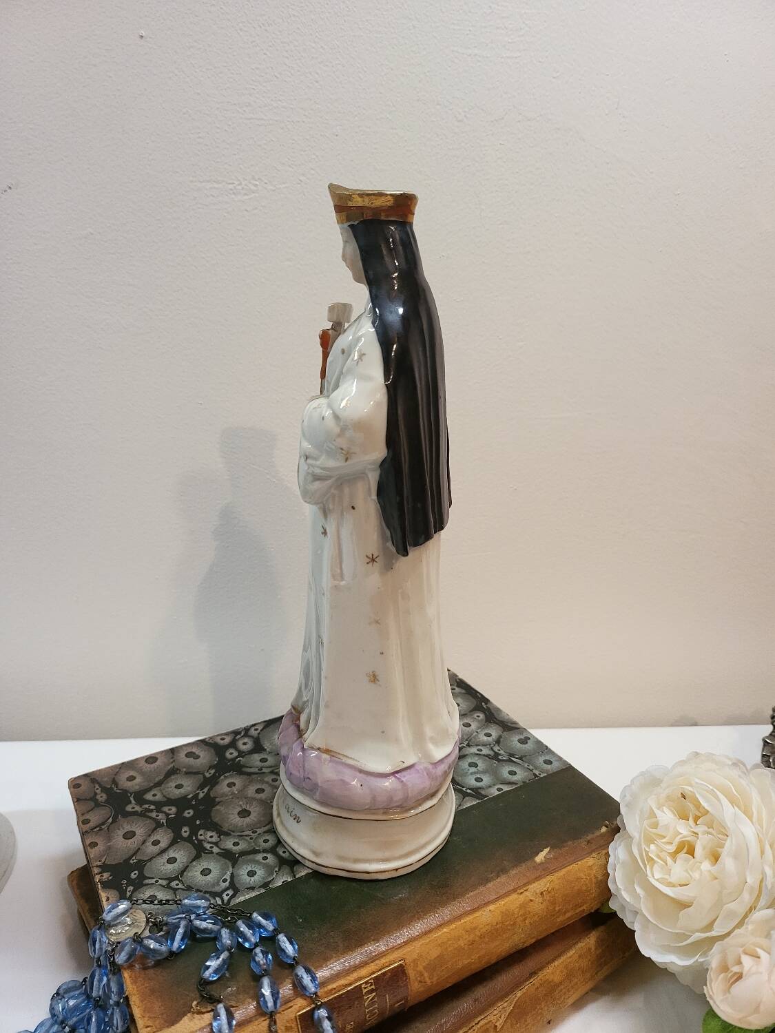 Porcelain Statuette of Our Lady of Pont Hand
