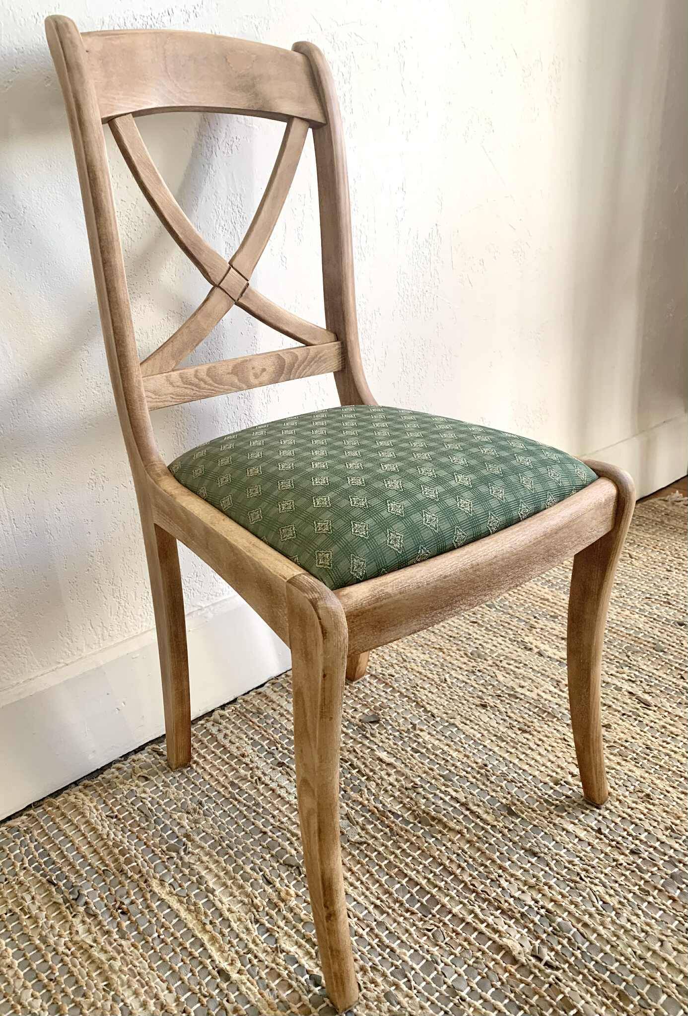 Chaises en bois massif assises verte