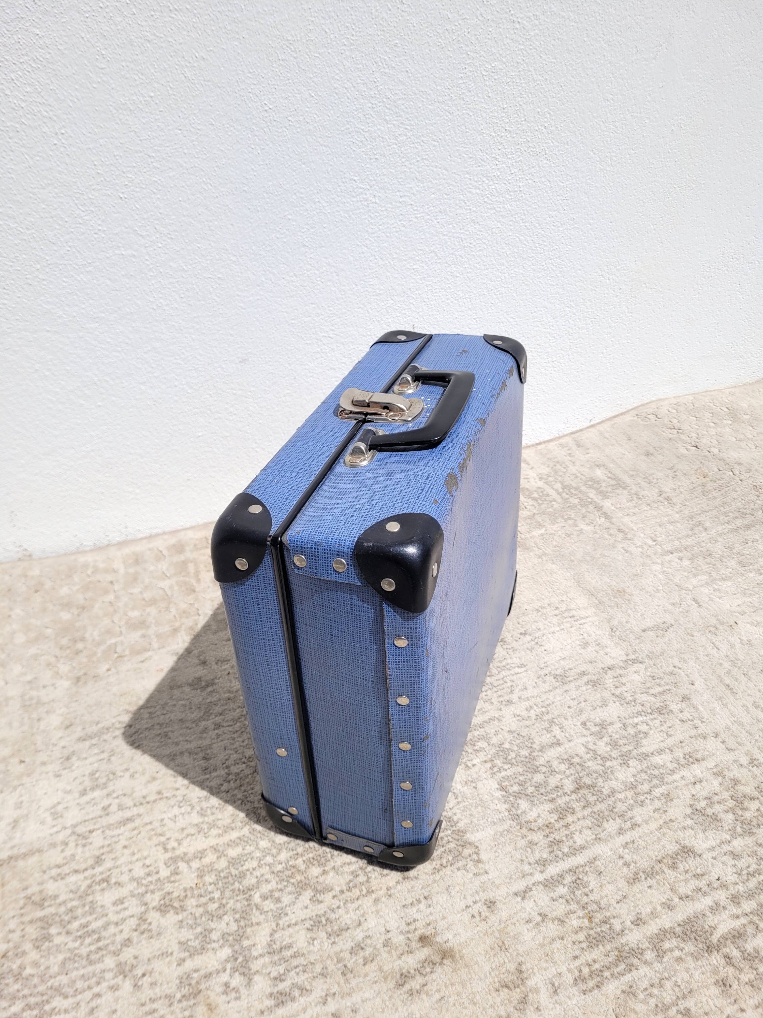 Petite valise rétro bleue