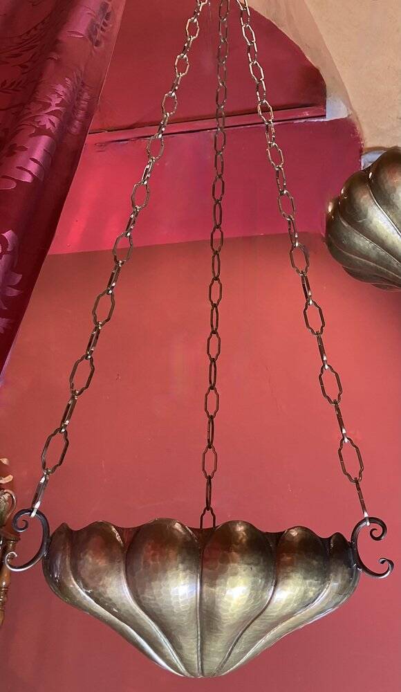 Italian Art Nouveau Hanging Bowl Pendant Lamps or Planters in Hand-Hammered Brass, 1890s, Set of 2