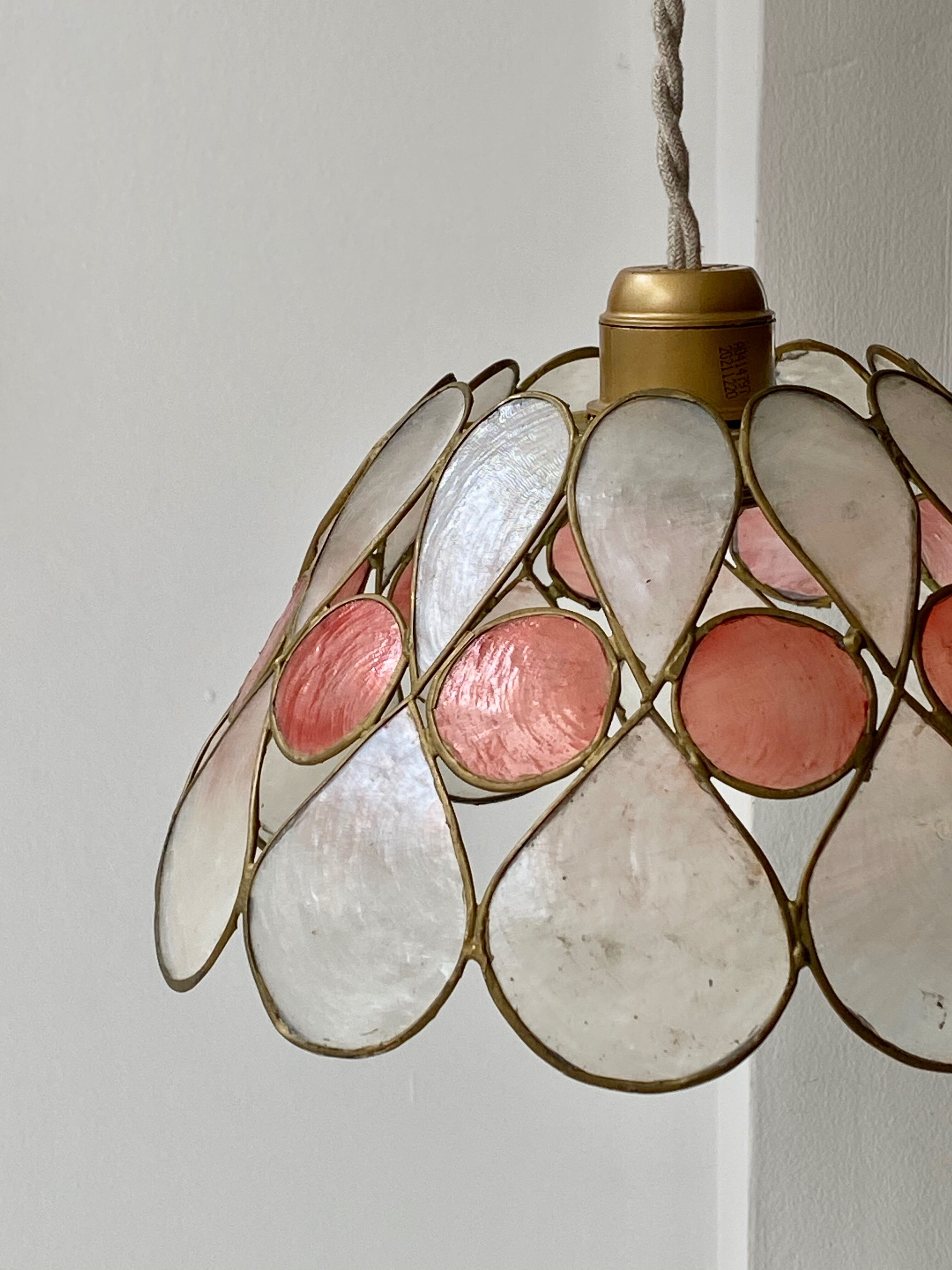 Vintage flower suspension