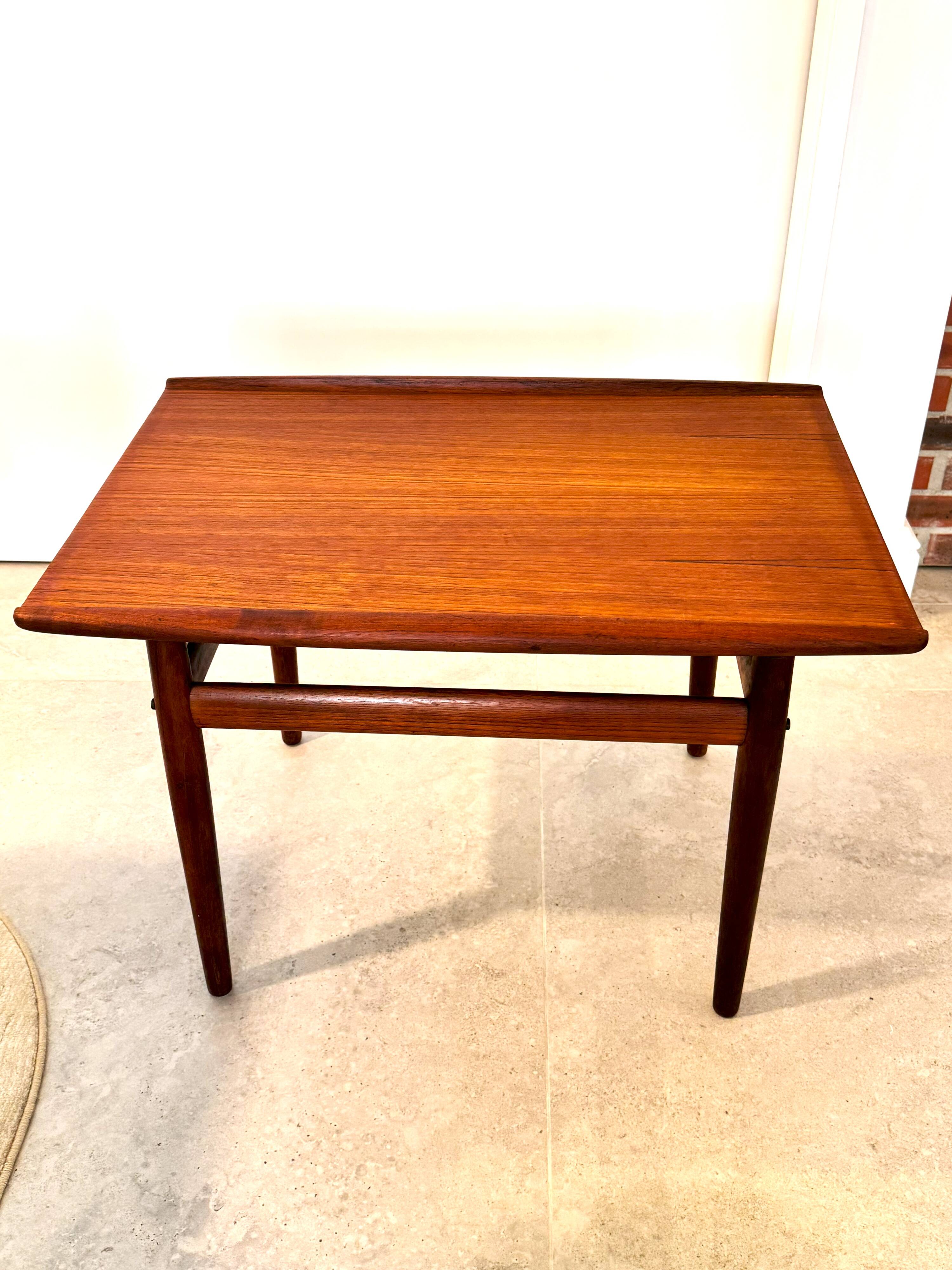 Danish coffee table Grete Jalk 1960