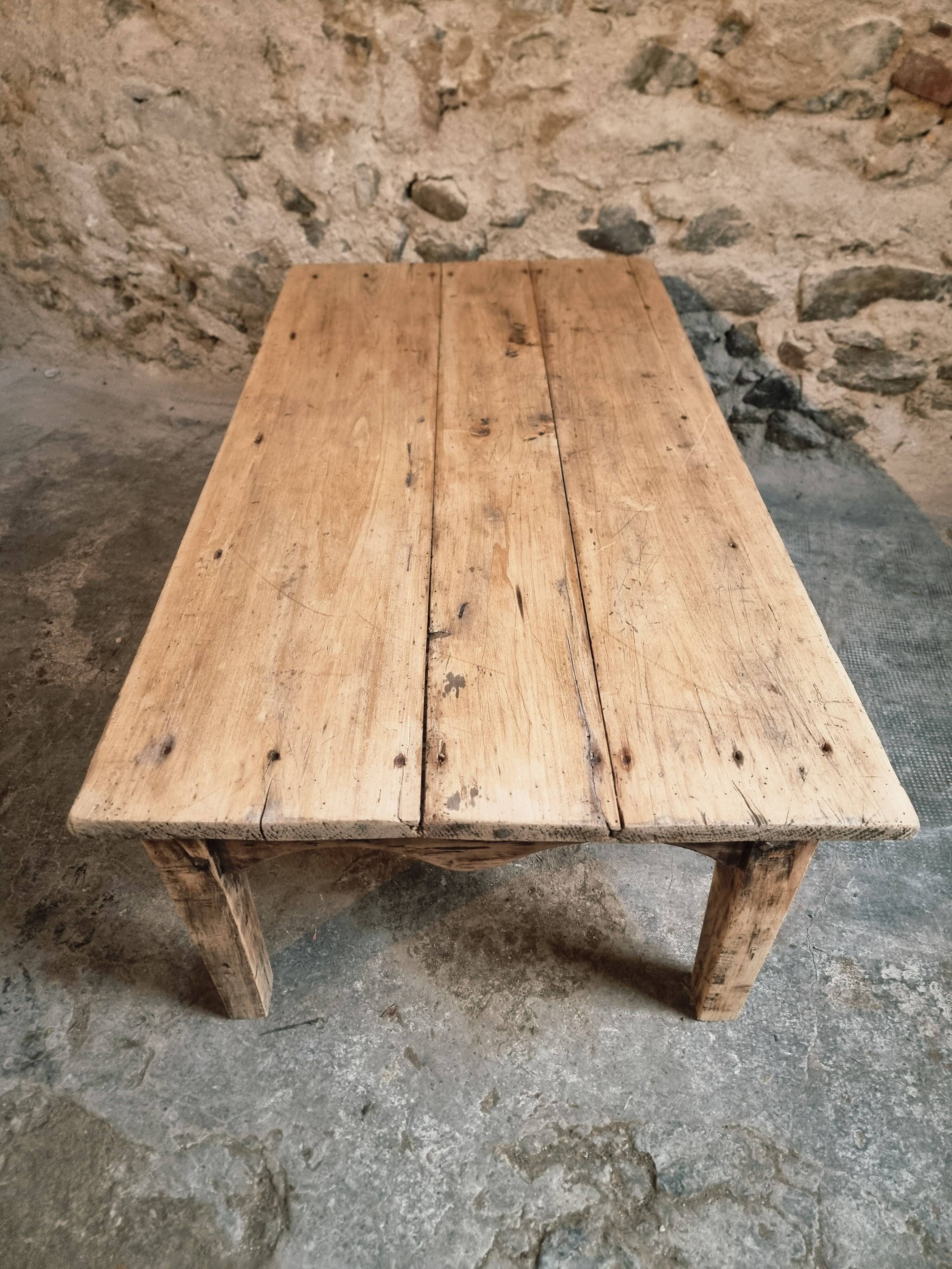 Antique French coffee table in pine with an oak skirt (18th–19th century)