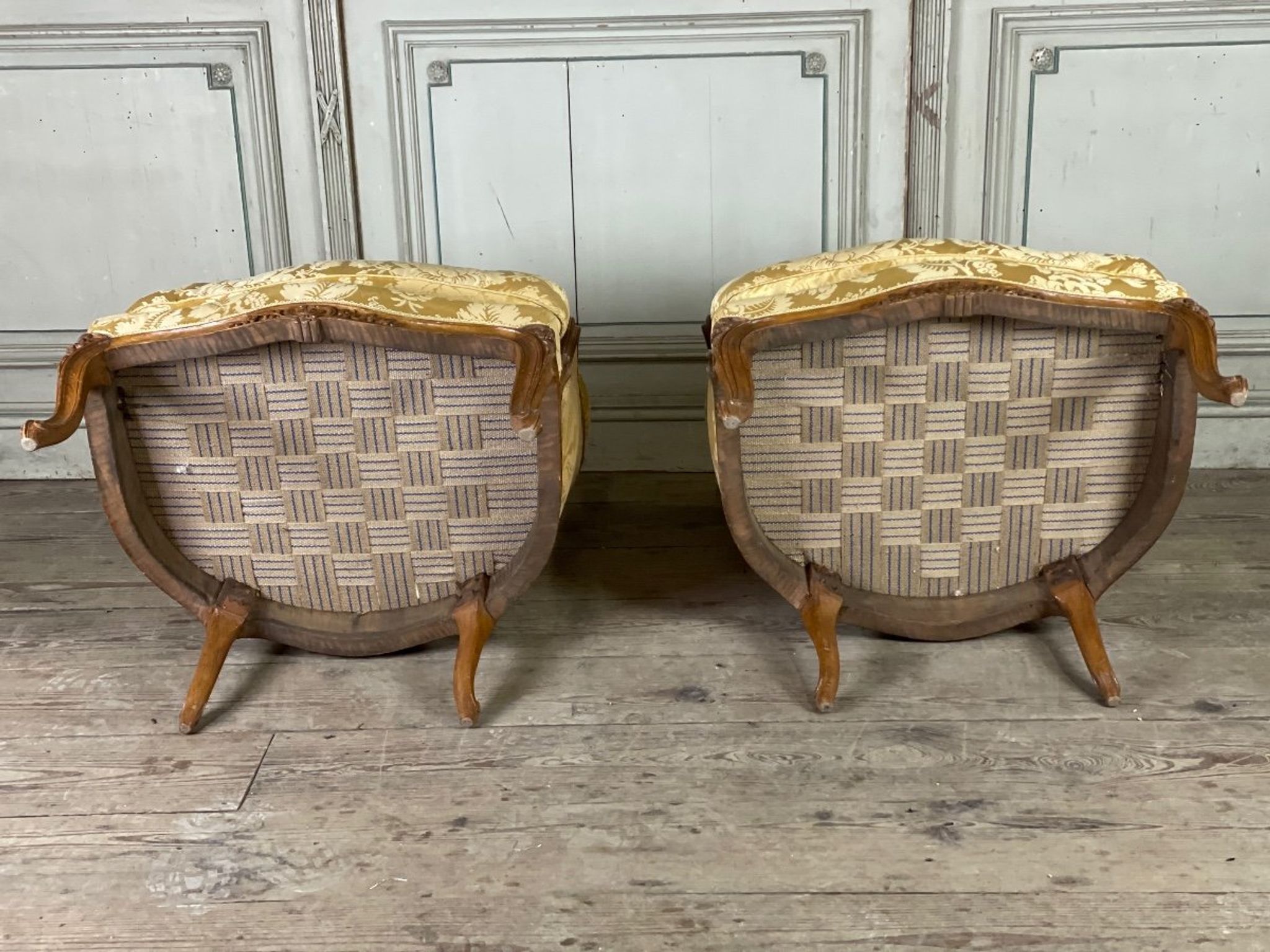 Pair of shepherdesses Louis XV style