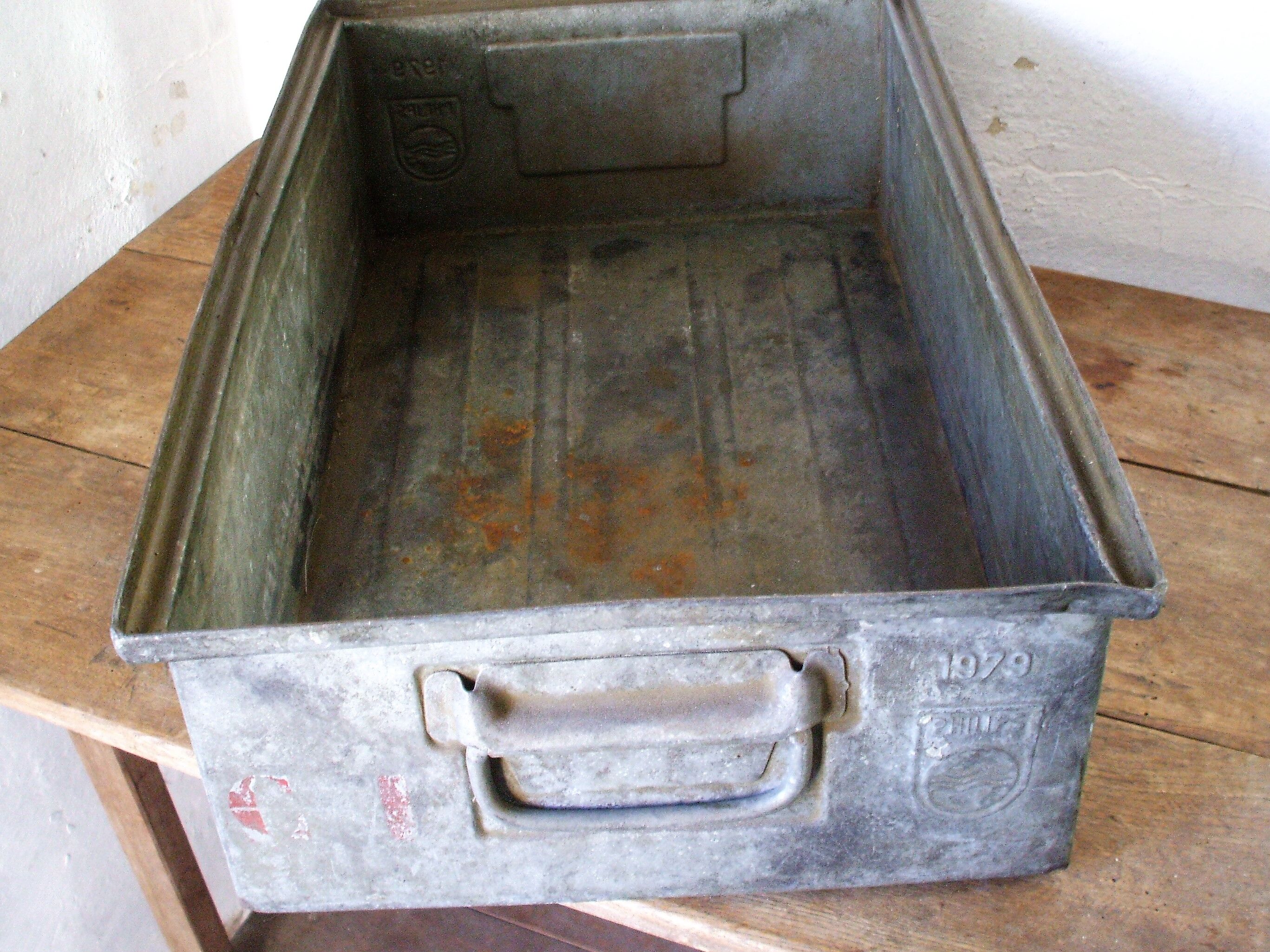 Metal box 1979 Philips