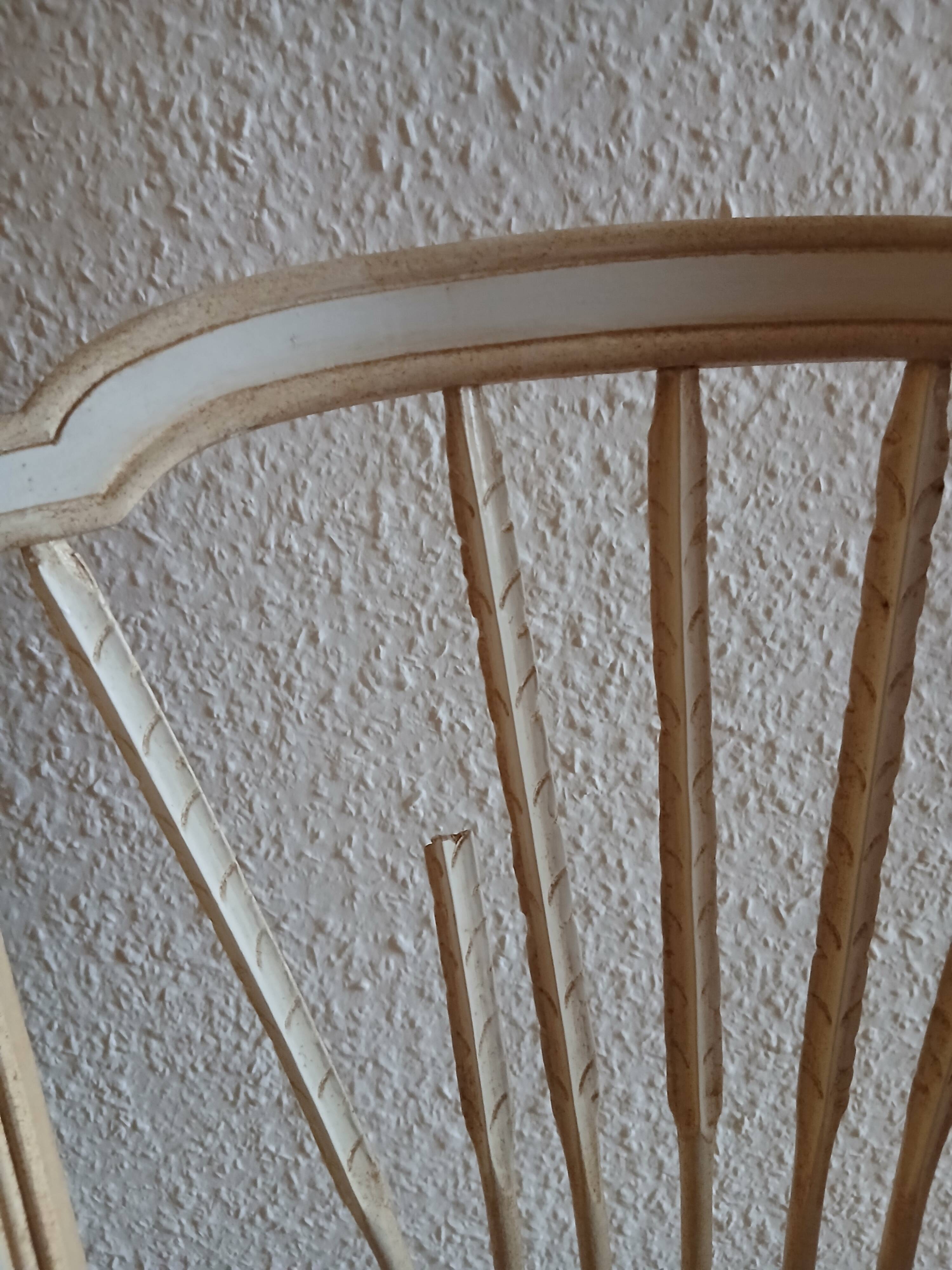 Nursing chair with iris pattern seat