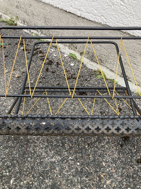 Porte-revue dans le style de Mathieu Matégot