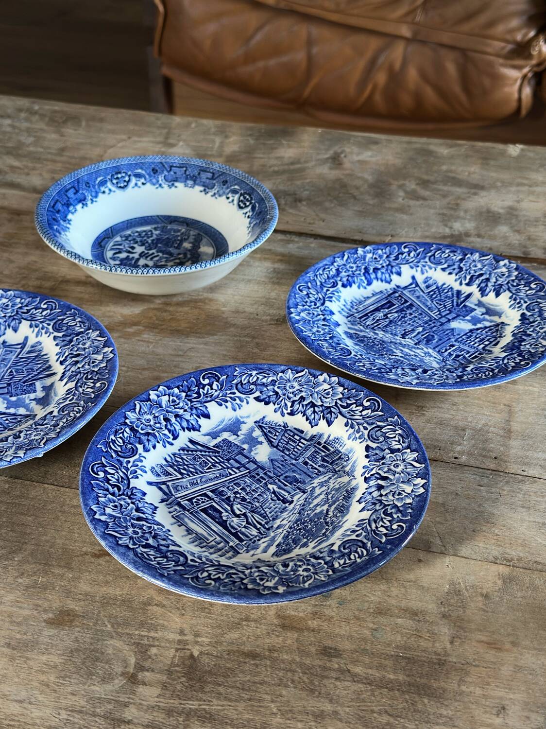 Assiettes et bol vintage