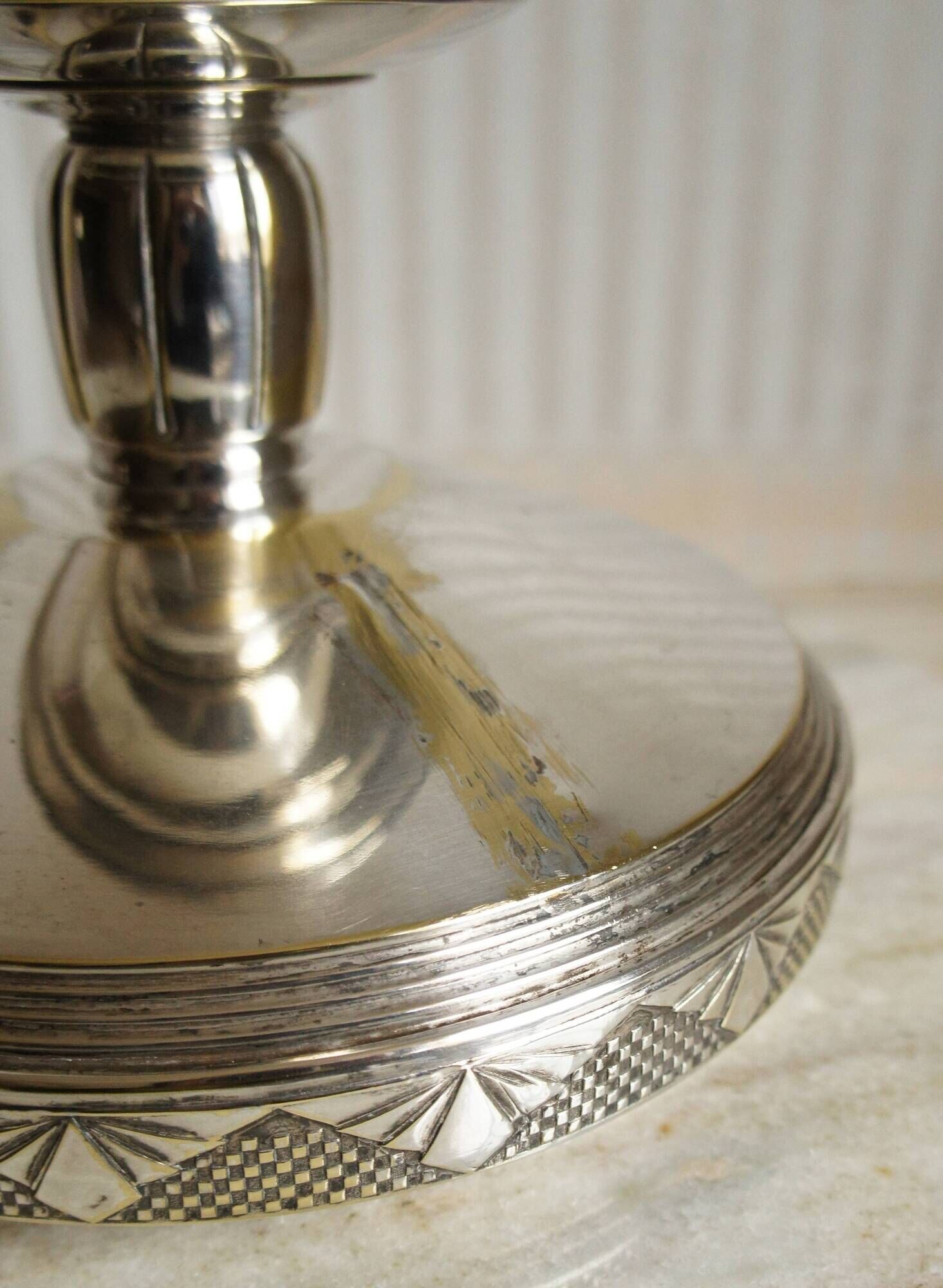 Cup or compotier on art deco pedestal in silver metal
