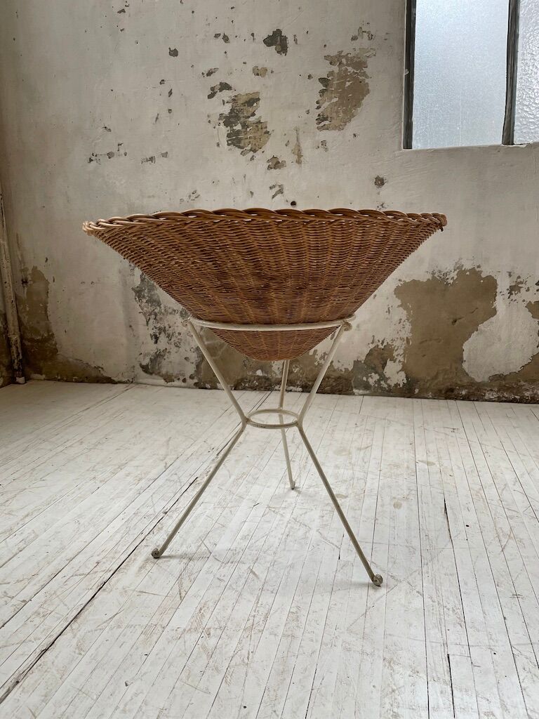 Wicker garden basket on tripod support