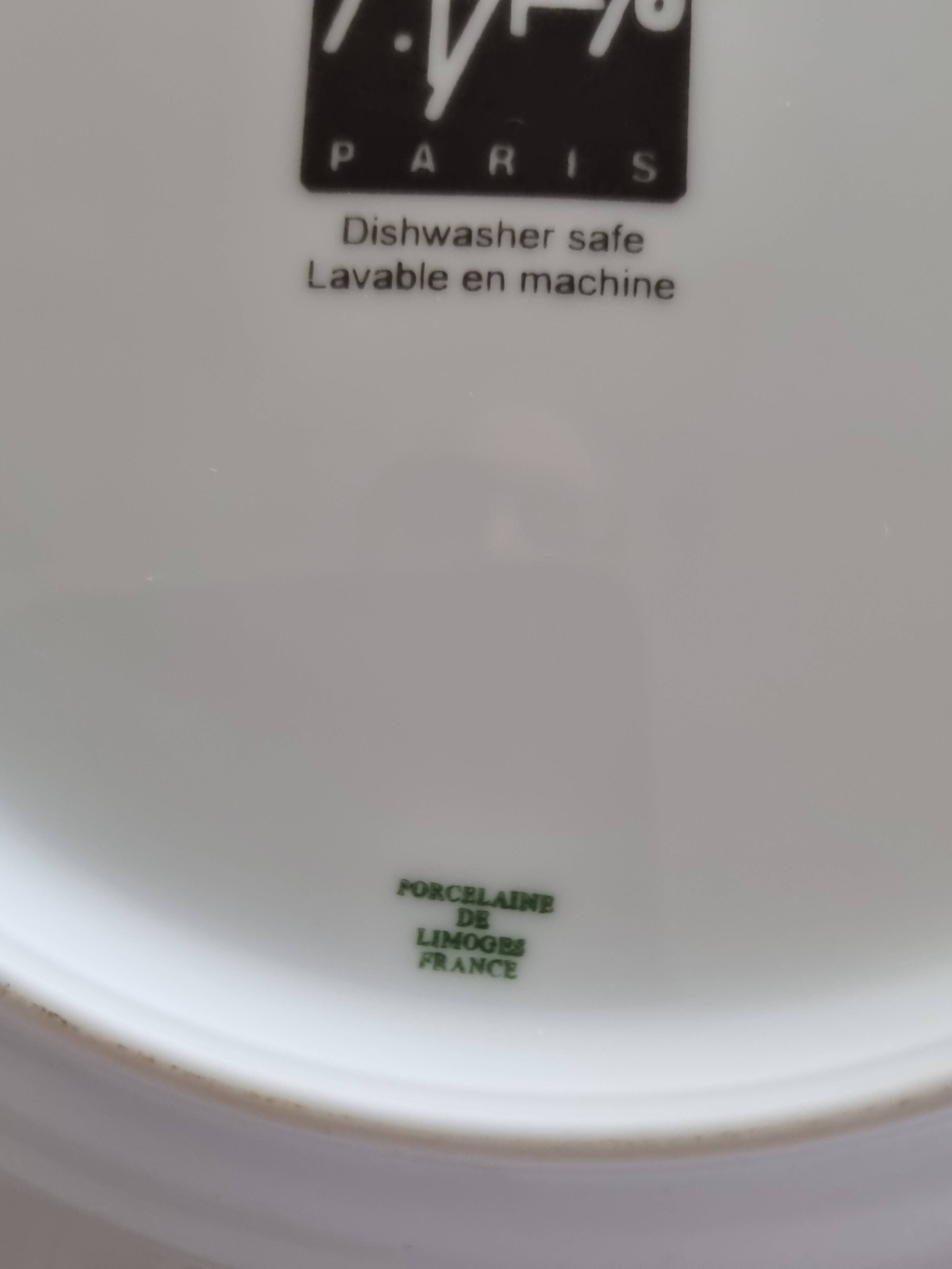 Service of 10 Plates, design by Yves Blayo Paris, 80s, 21 cm