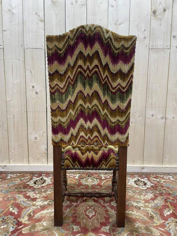 4 chaises de style Louis XIII en bois tournés et velours
