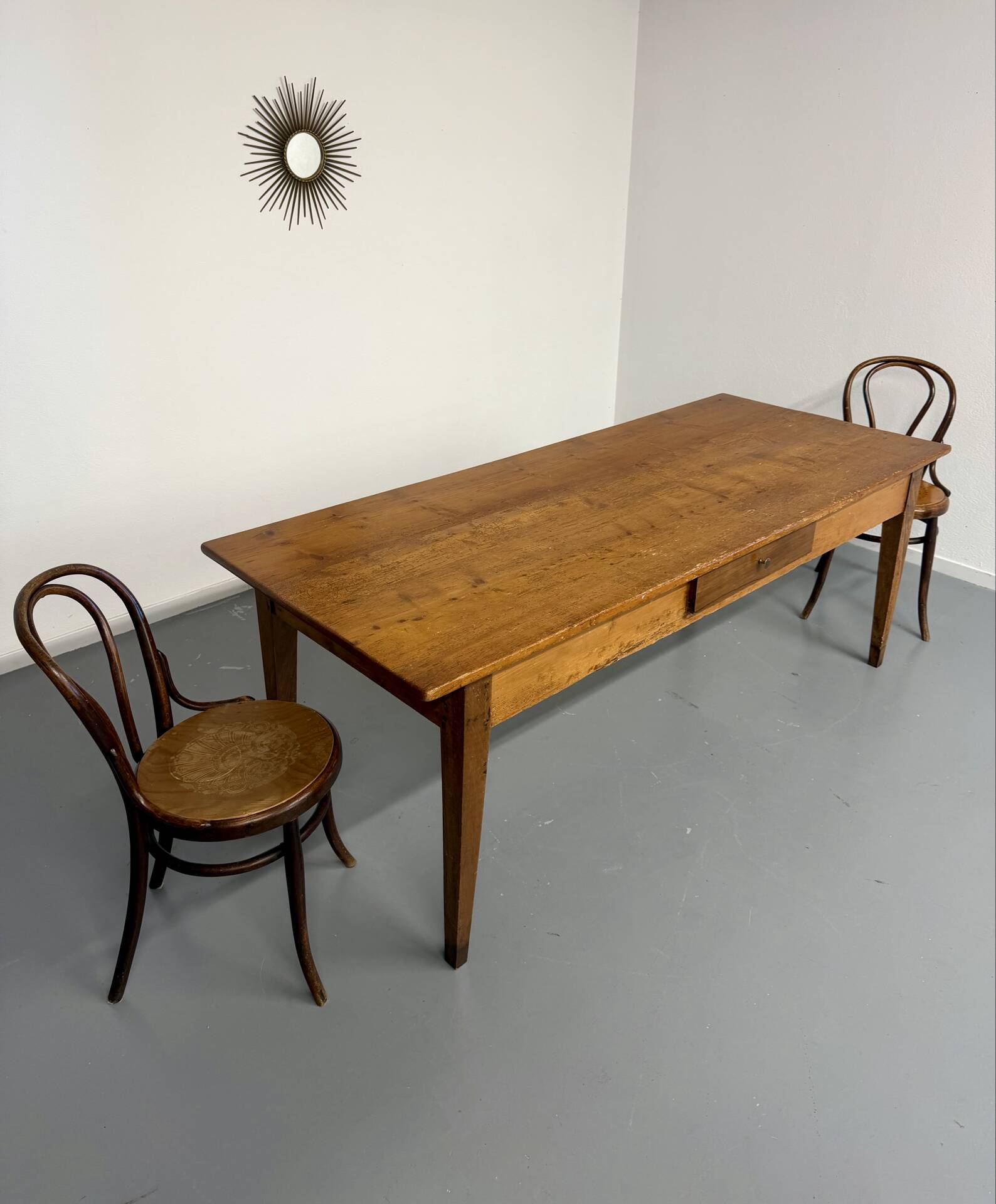 Grande table de ferme en bois avec tiroir en sapin fin 19 eme 