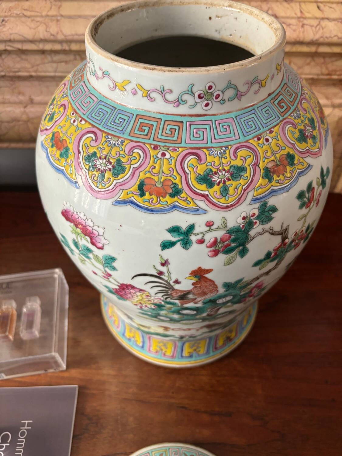 Vase couvert en porcelaine de la famille rose, Chine XIXème