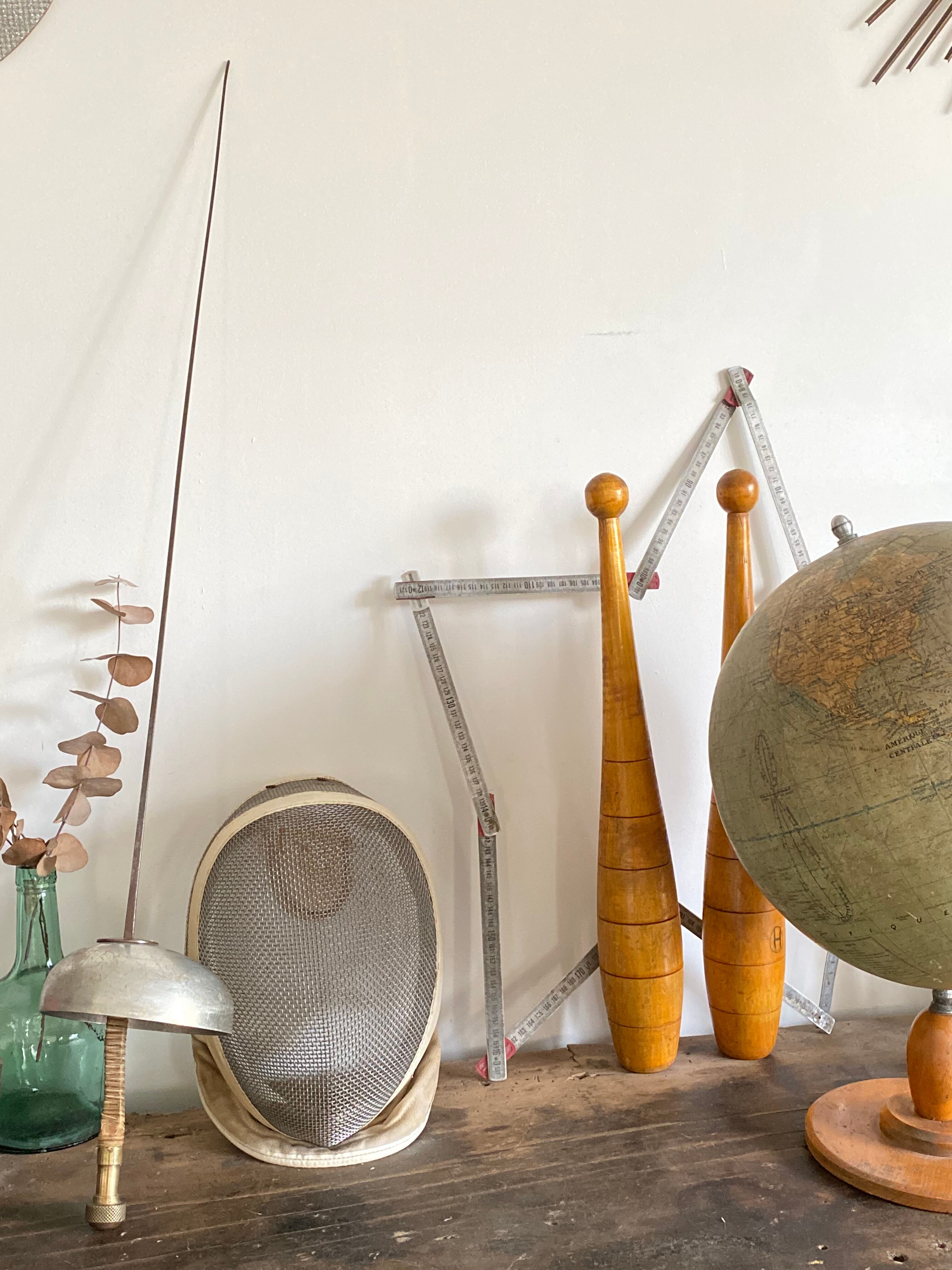 Old fencing mask set and its foil