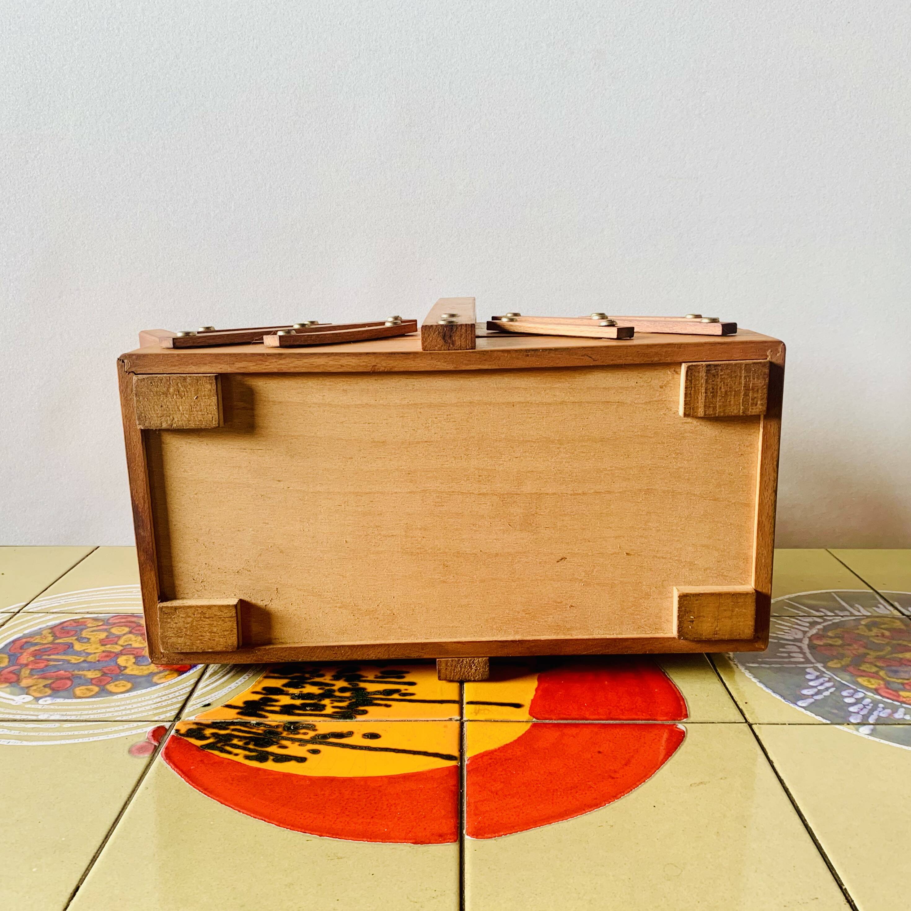 Travailleuse - boîte à couture en bois vintage
