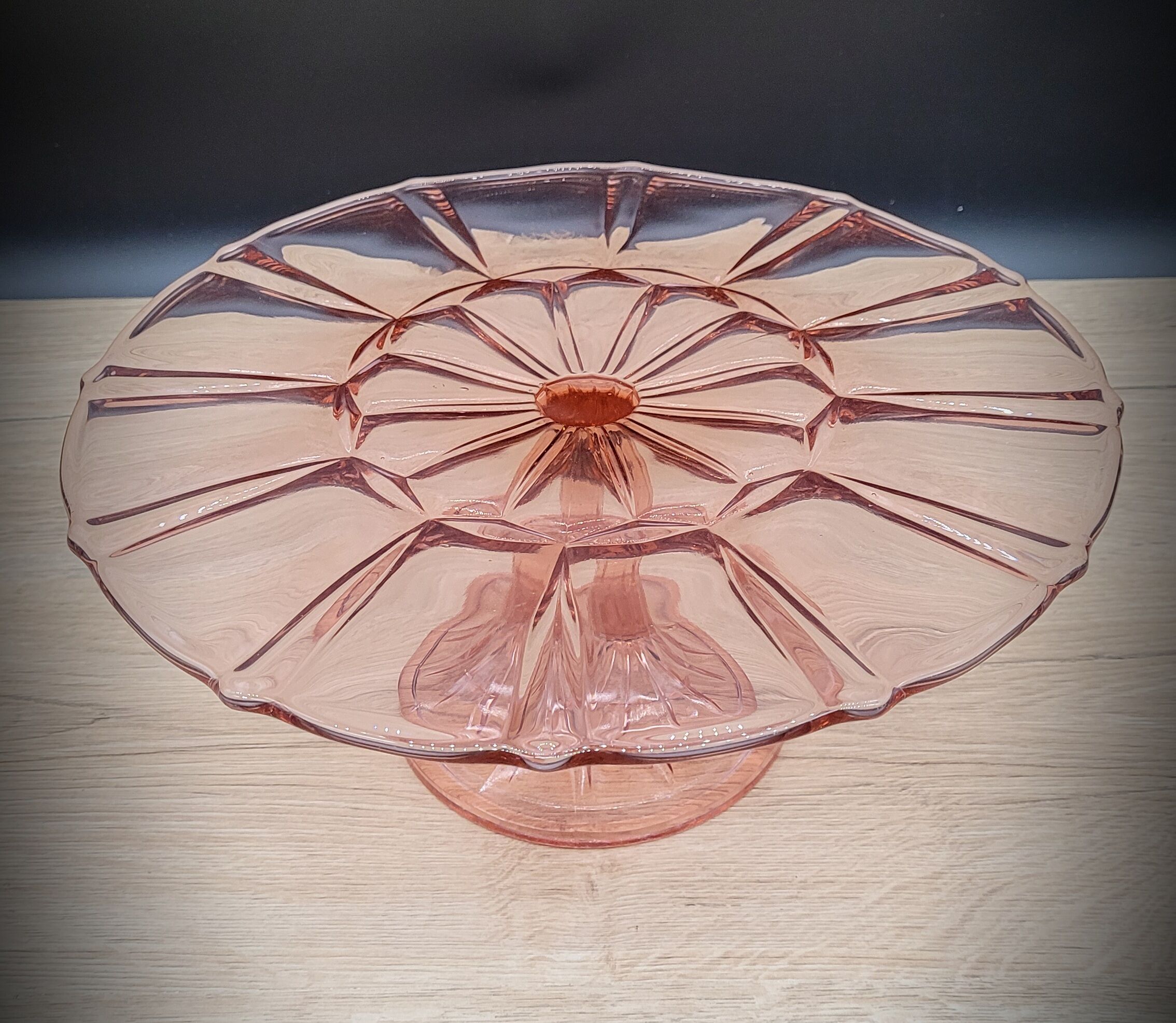 Dish cake or pie on foot