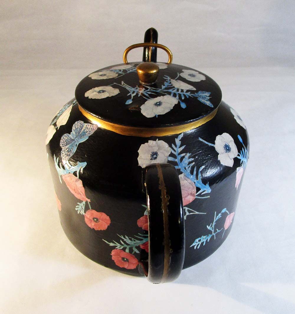 Hand-painted kettle