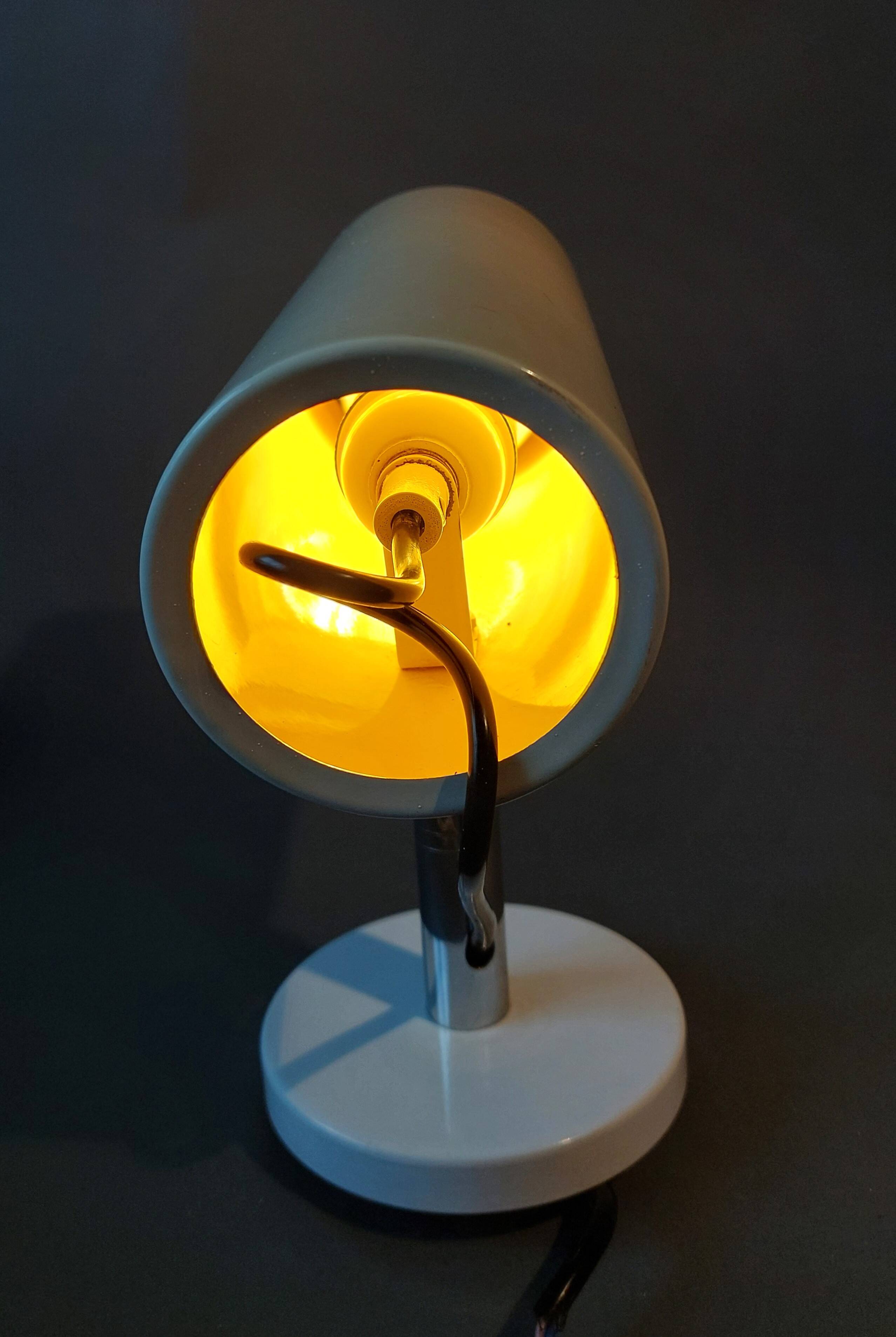 Modernist adjustable wall light 1960 beige lacquered.