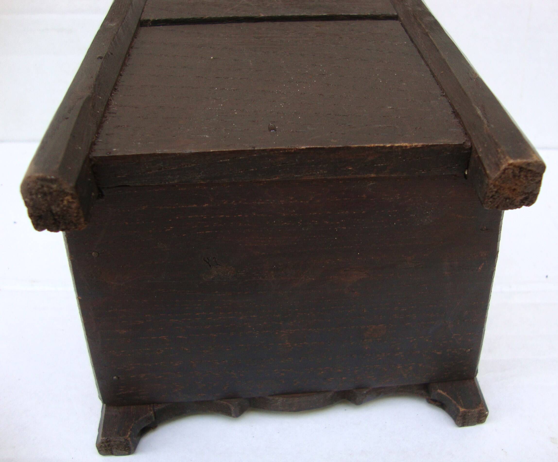 Jewelry box in the shape of a breton chair