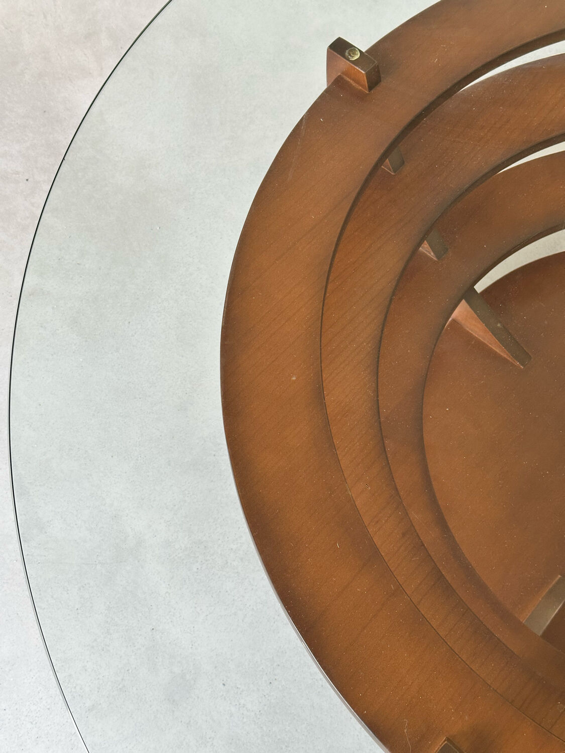 Designer coffee table, foot and circular top from the 60s