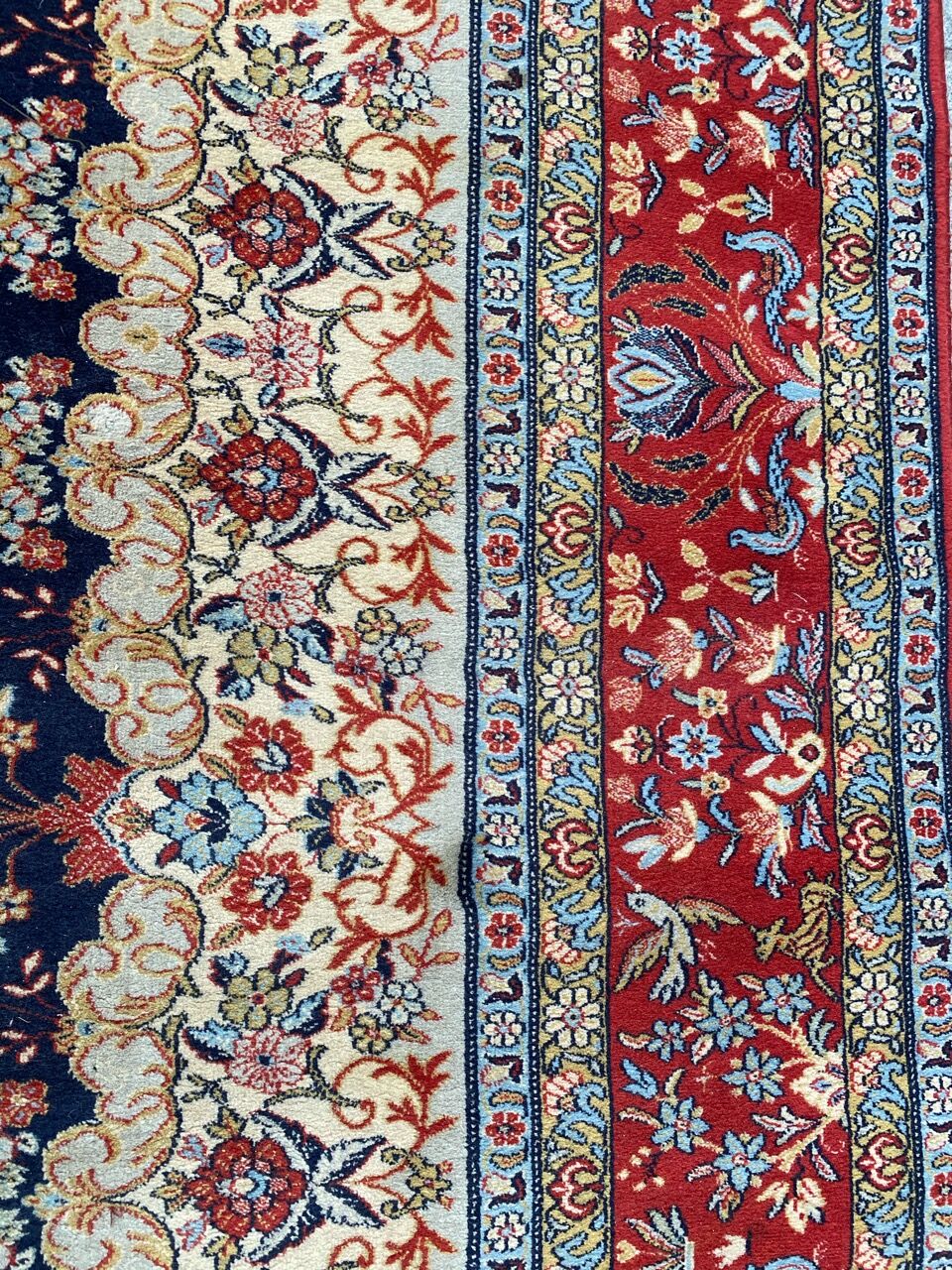 Persian style carpet in wool 250x354 cm