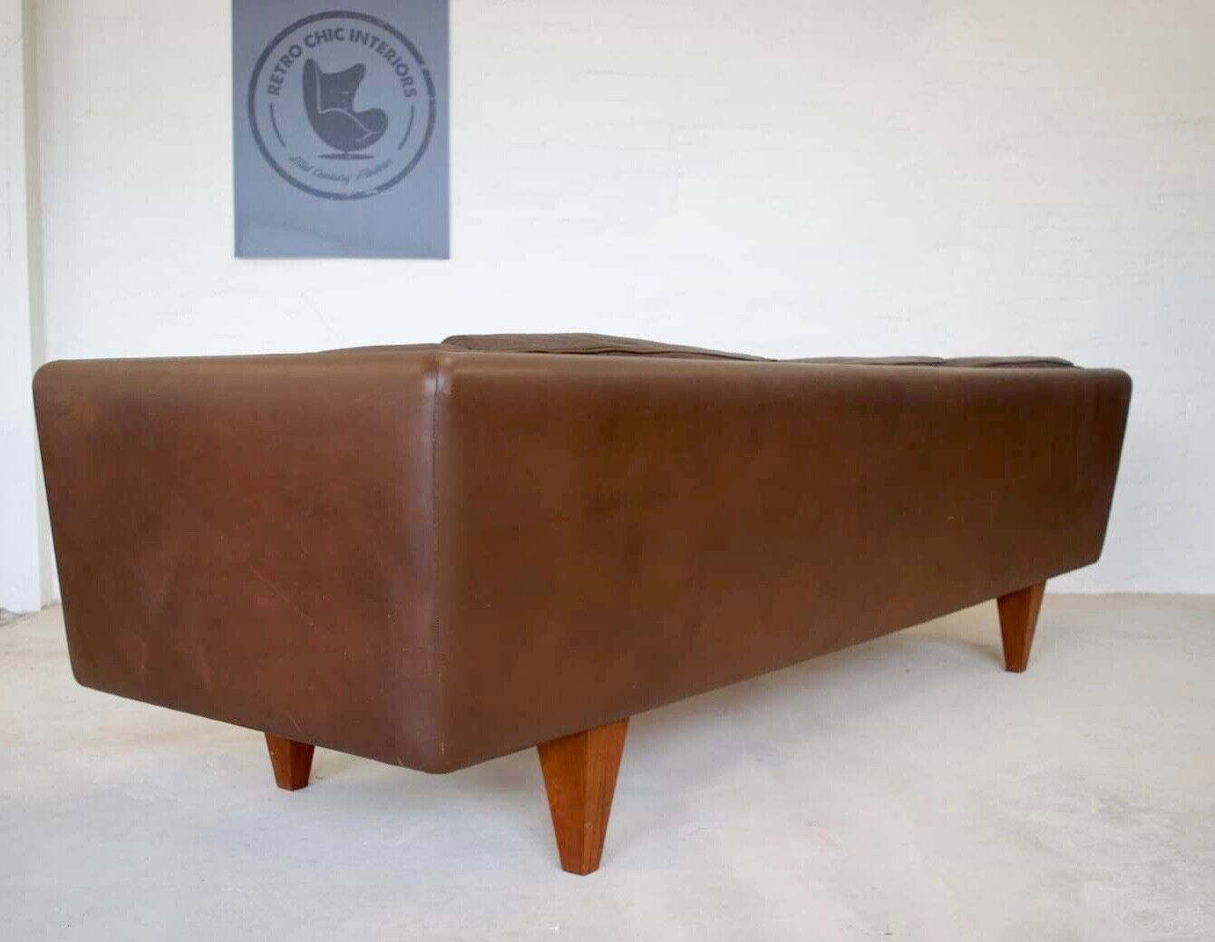 Vintage danish mid-century 3 person brown leather sofa by illum wikkelsø model v11