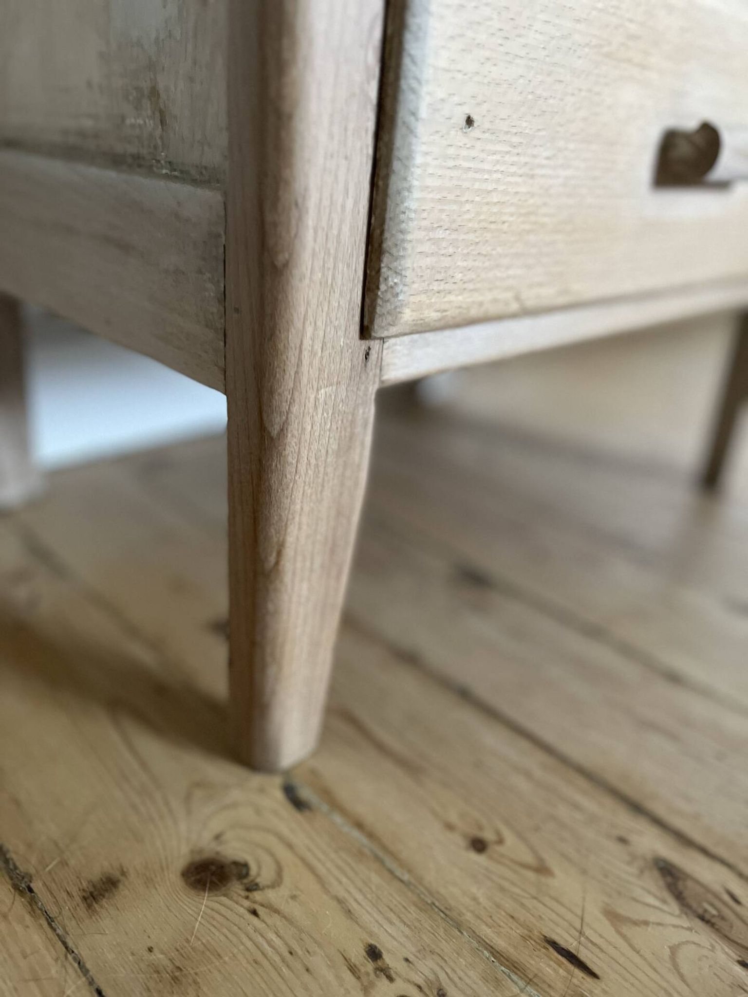 Chiffonnier vintage en pin brut – 5 tiroirs