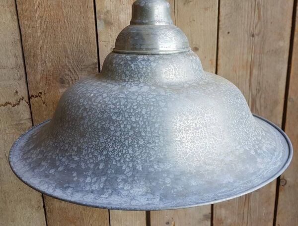 Lampe suspendue de grange en zinc de campagne