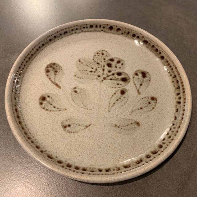 Lot of 6 flat plates in Sarreguemines Jocelyne hand-painted sandstone