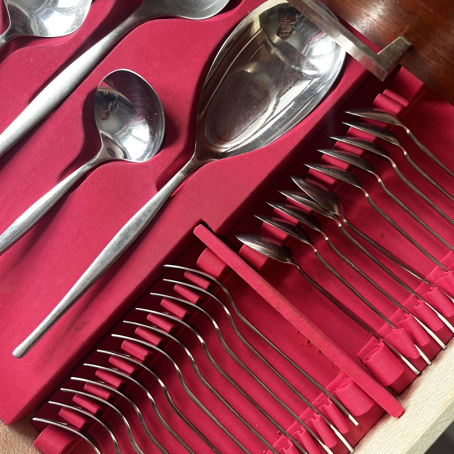 Cutlery set with storage furniture, Gero Zilduro (Netherlands), 100 pieces, stainless steel