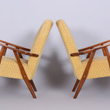 Paire de fauteuils en hêtre jaune original du milieu du siècle, atelier ÚLUV, Tchéquie, années 1950