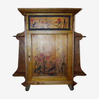 Armoire murale, étagère art nouveau pyrogravée peint à décor de fleurs et oiseau