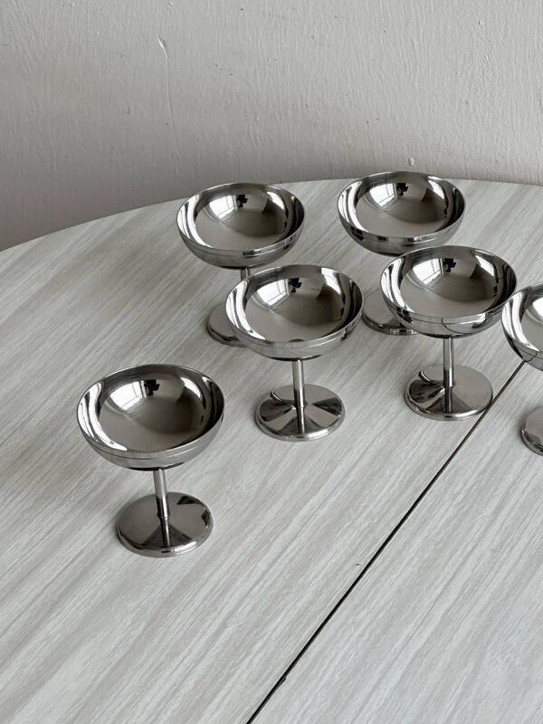 6 petites coupes à dessert en inox sur pied