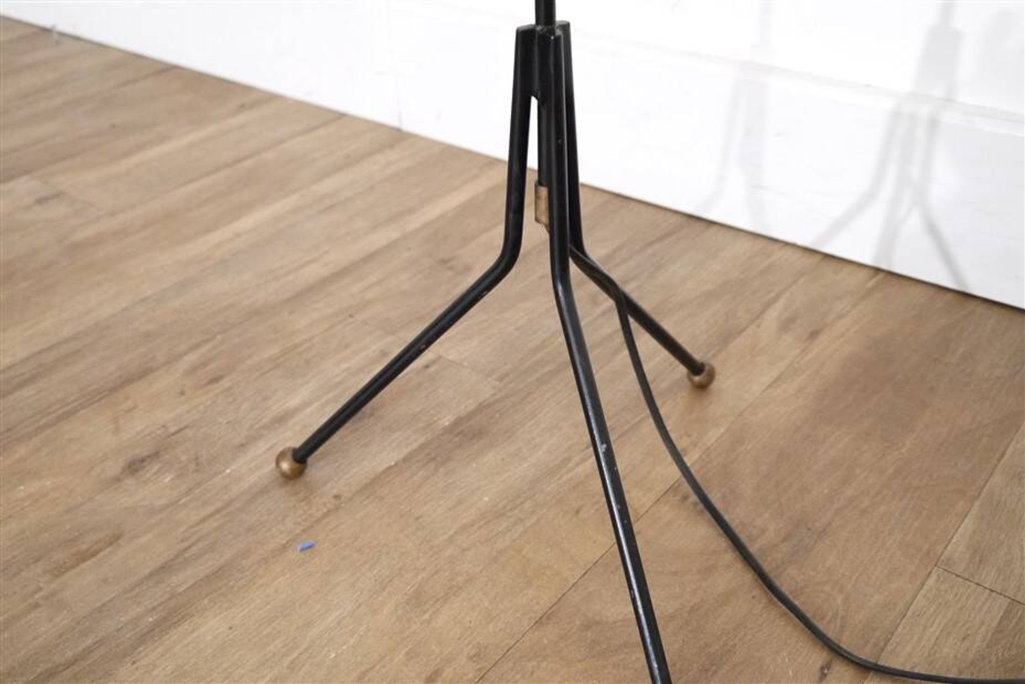 Lampadaire tripode en metal et laiton, 1970