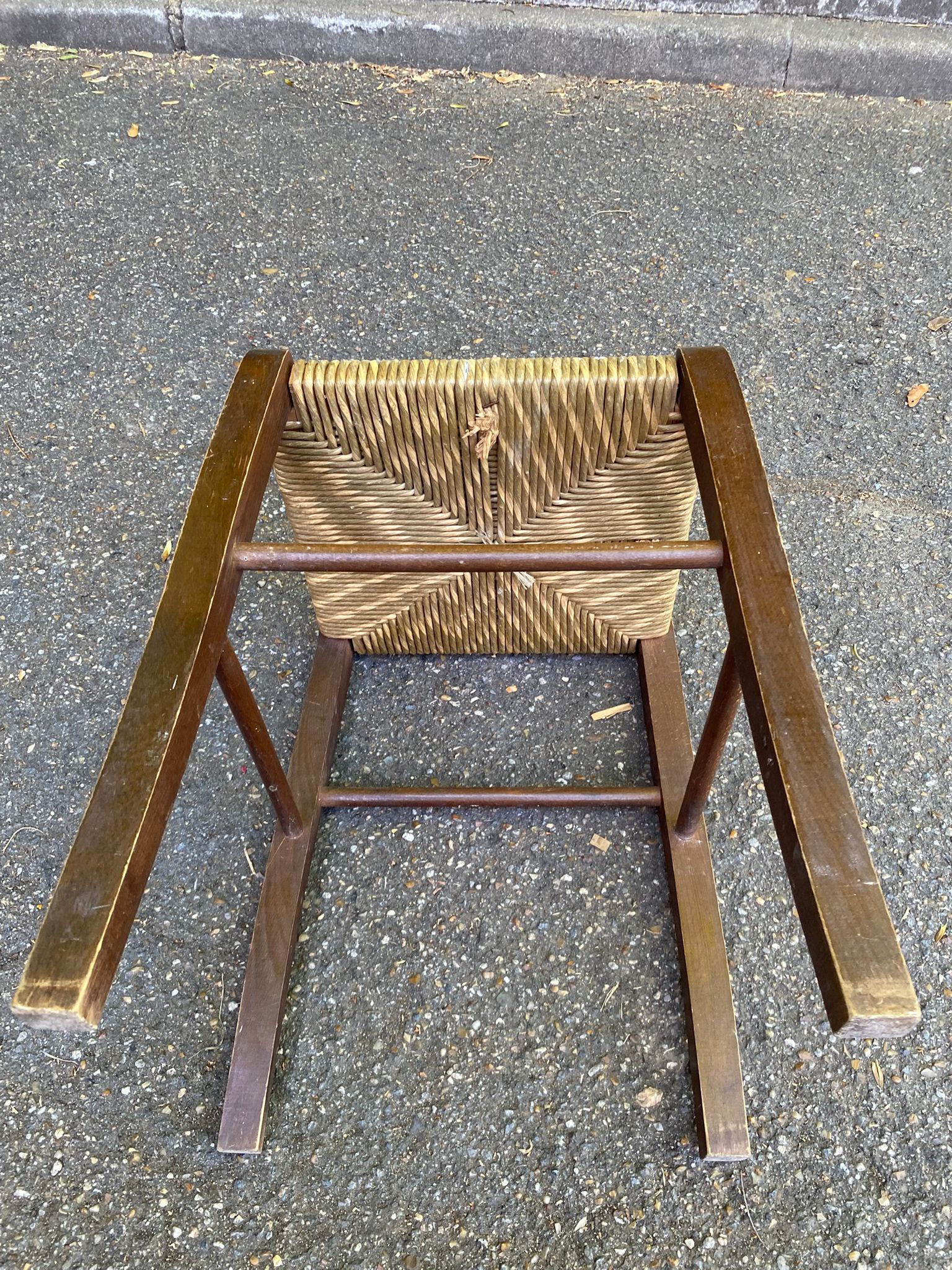Solid wood straw stool in Louis XV style