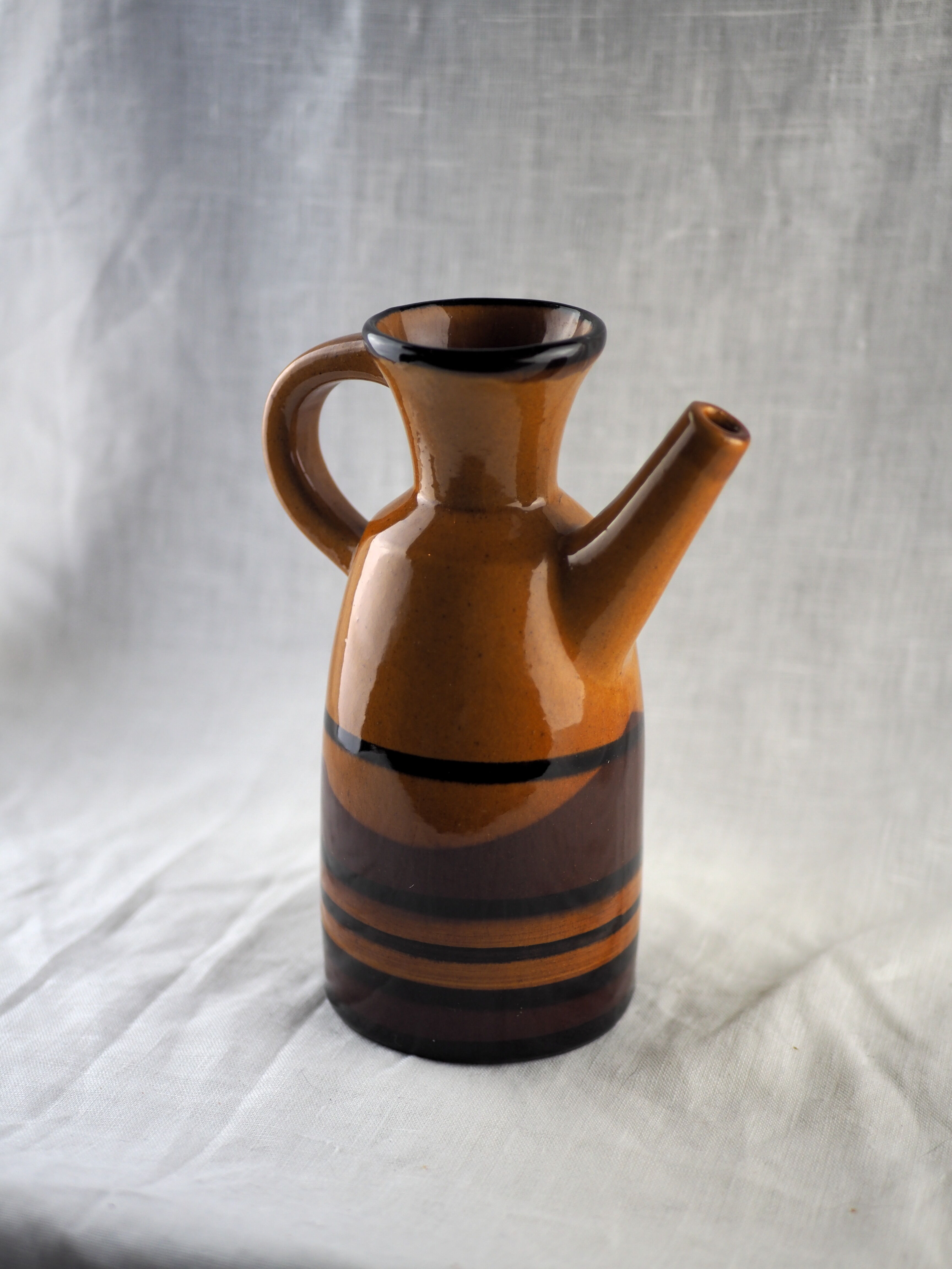 Water pitcher, vibe sixties black and ochre - anonymous - 50s / 60s
