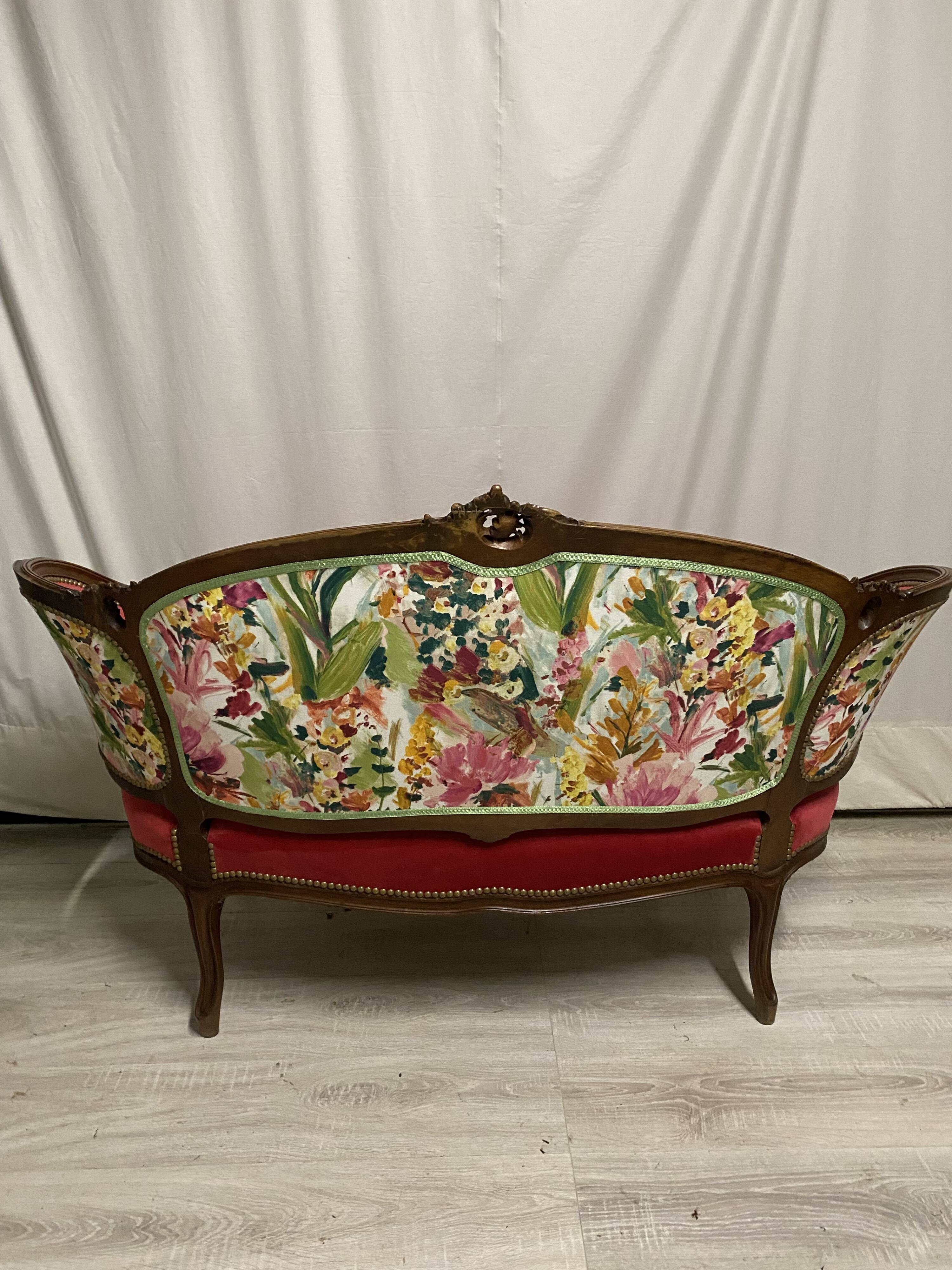 Paire de fauteuils en bois sculpté, XXème s.