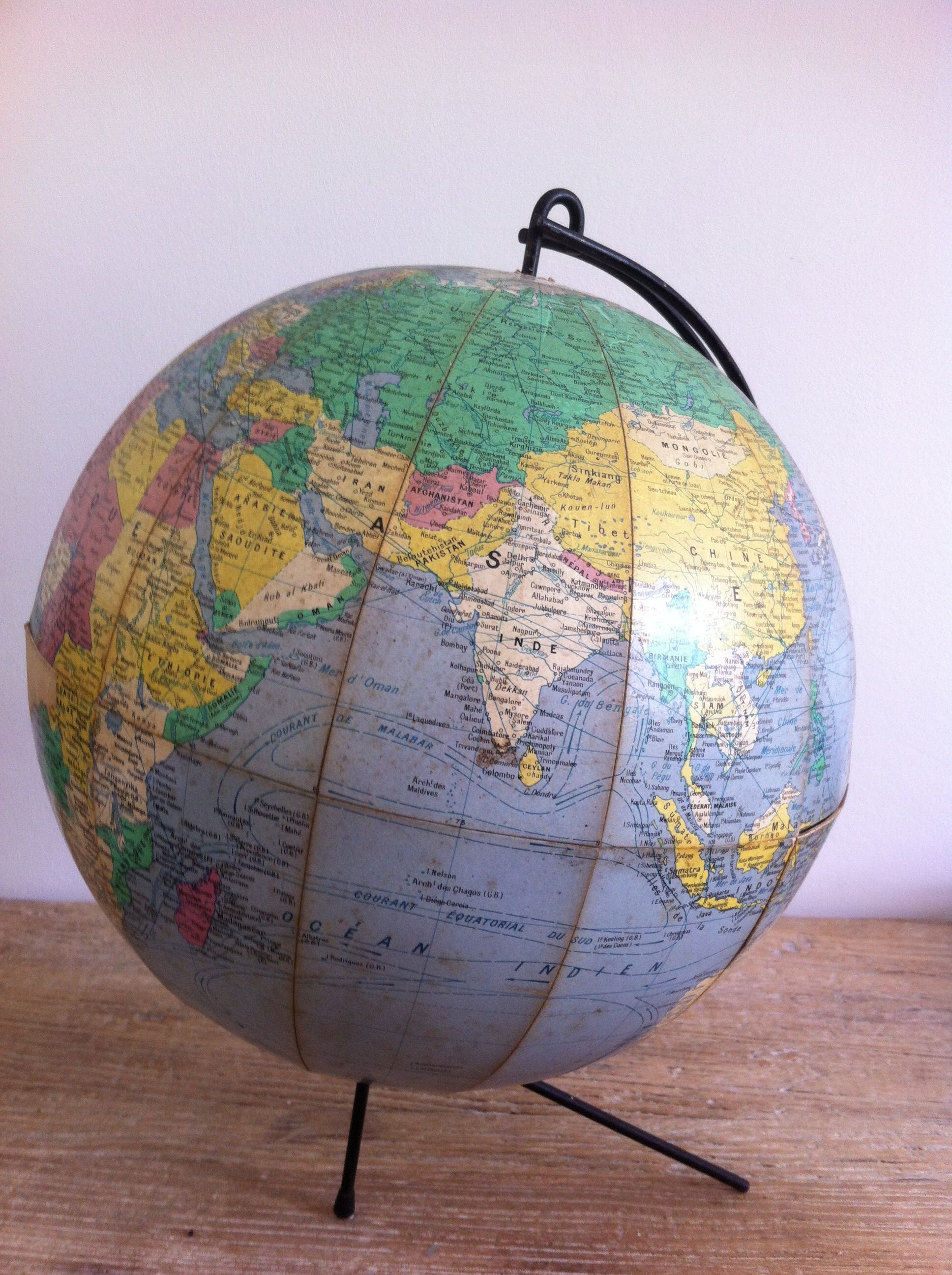 Tripod terrestrial globe