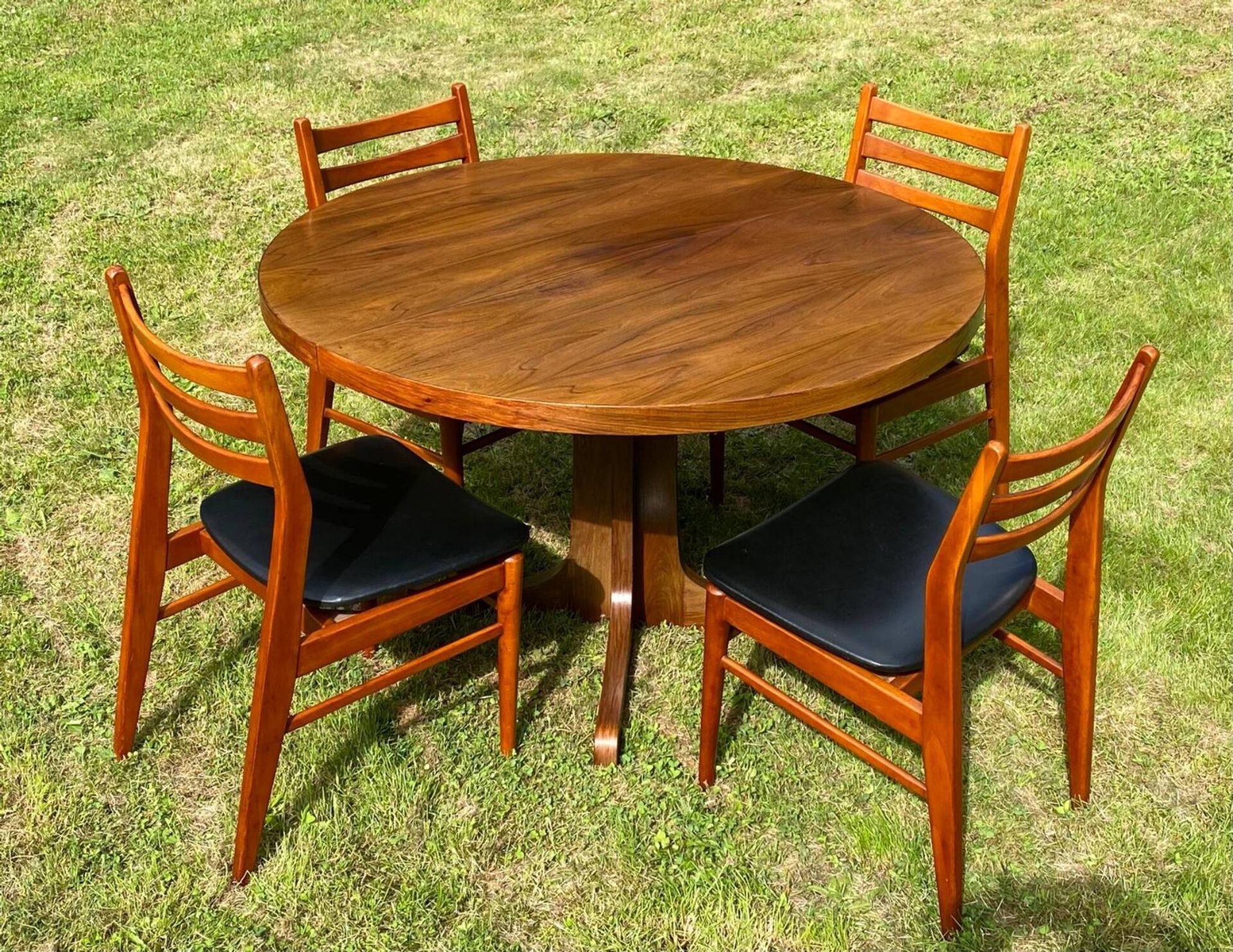 Set of 6 Scandinavian design chairs