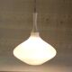 Suspension design en verre opalin - années 60/70