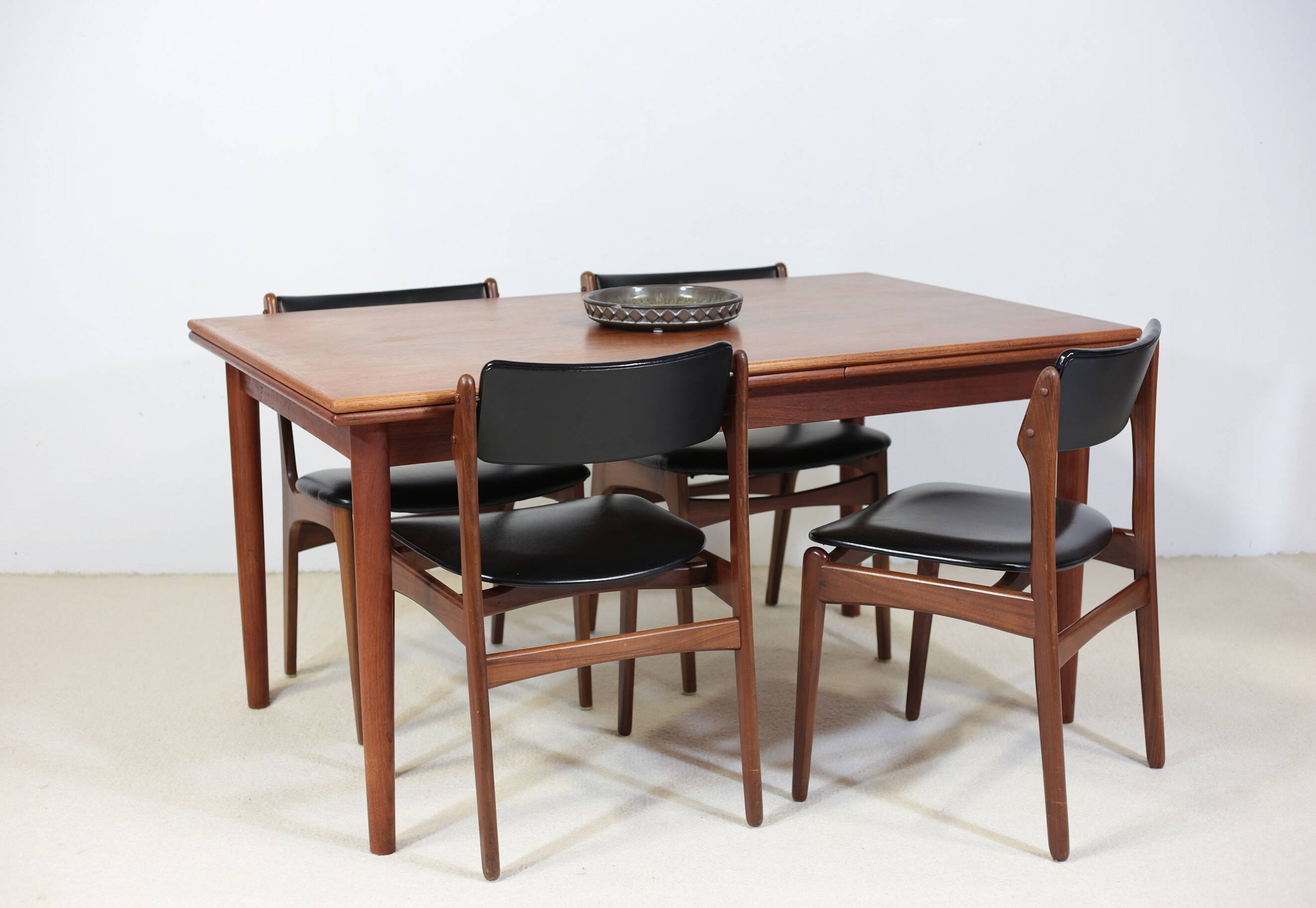 Danish dining table in teak.