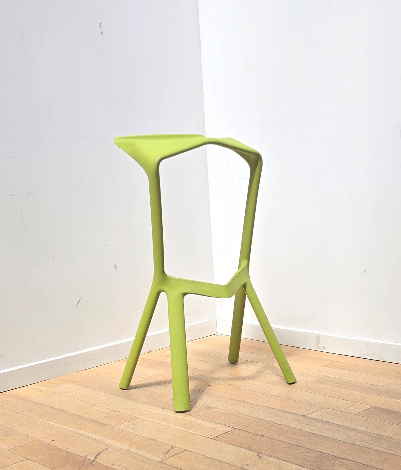 Prank Bar Stool, Miura