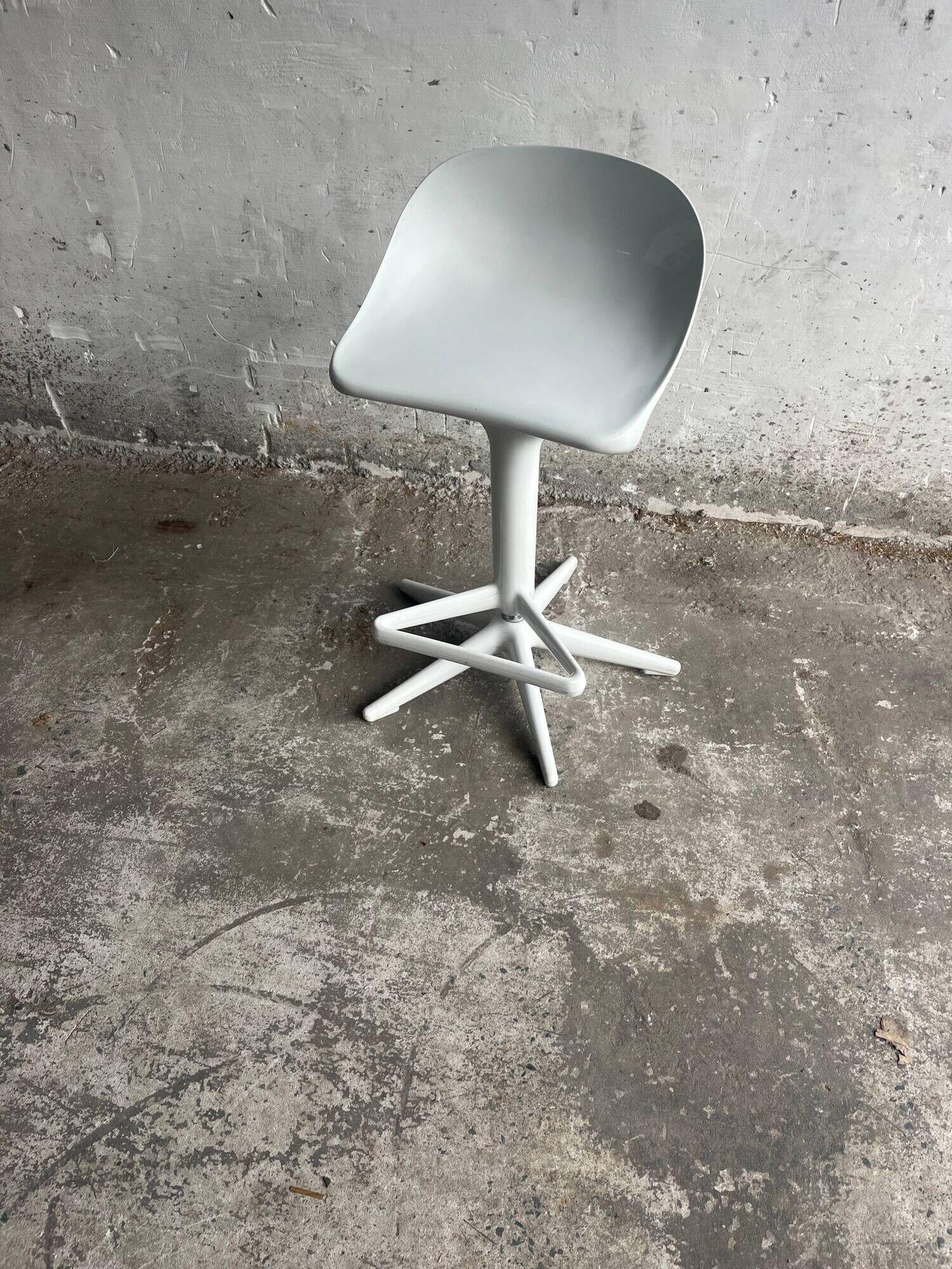 Spoon bar stool by Antonio Citterio & Toan Nguyen for Kartell