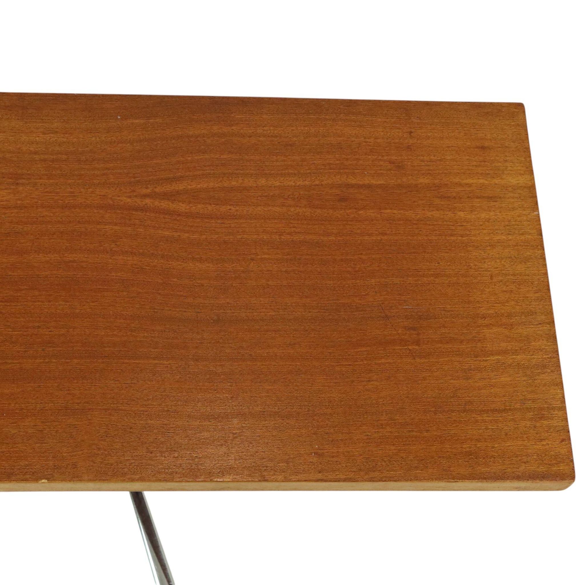 Table basse vintage avec plateau en bois et roulettes chromées, 90 cm