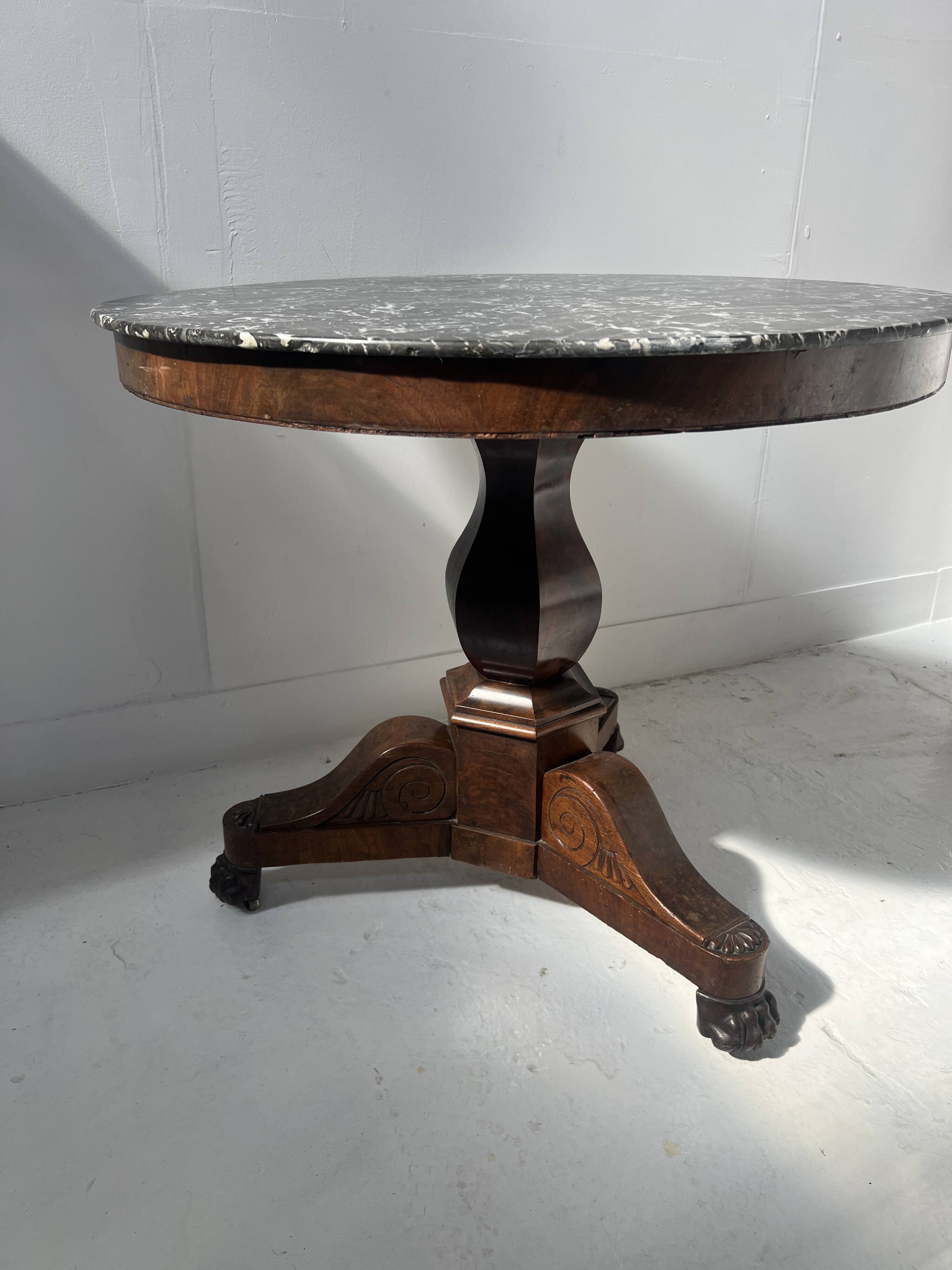 Empire-style mahogany and veneer guéridon, 19th century.