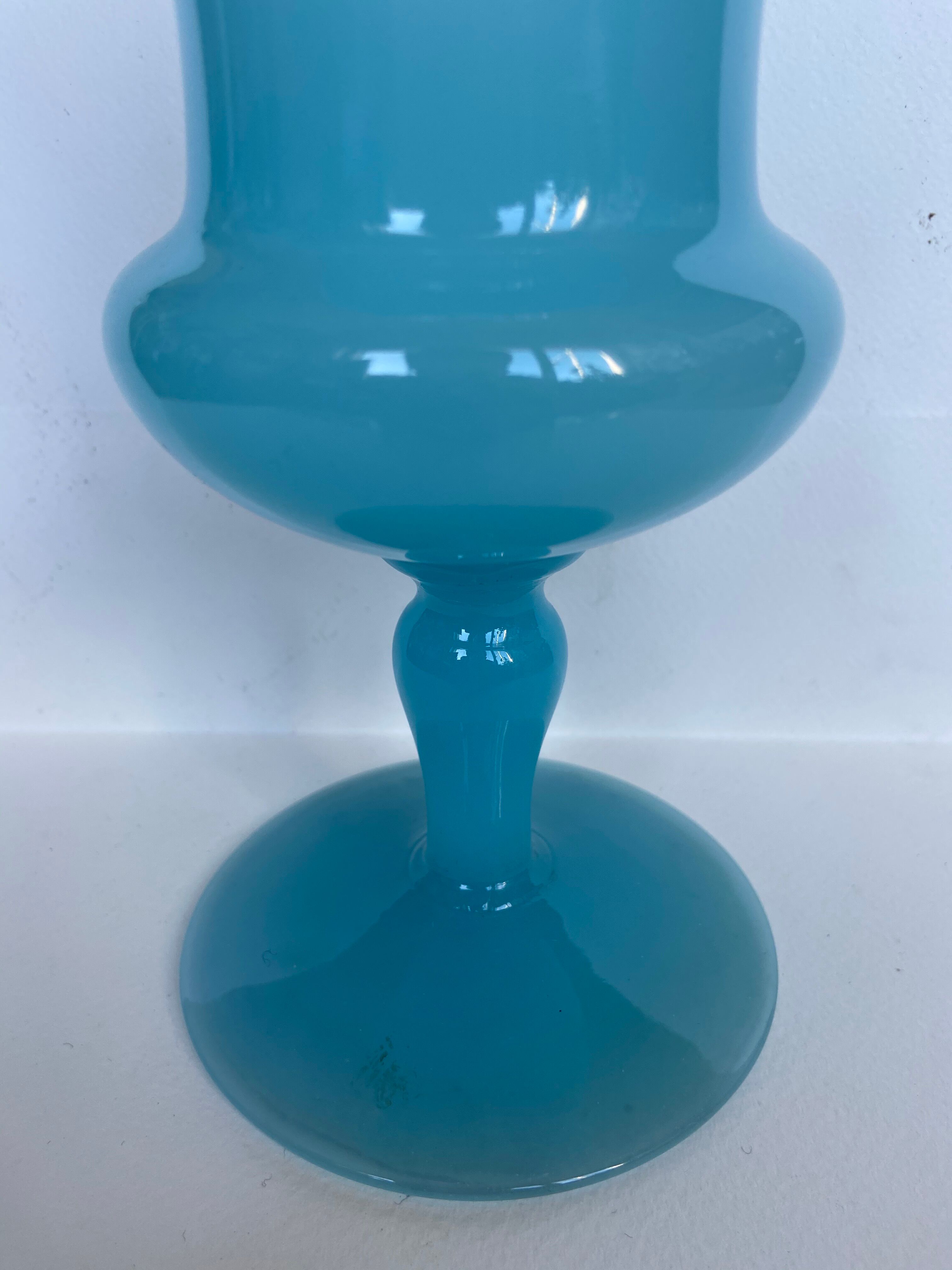 Vase médicis en opaline