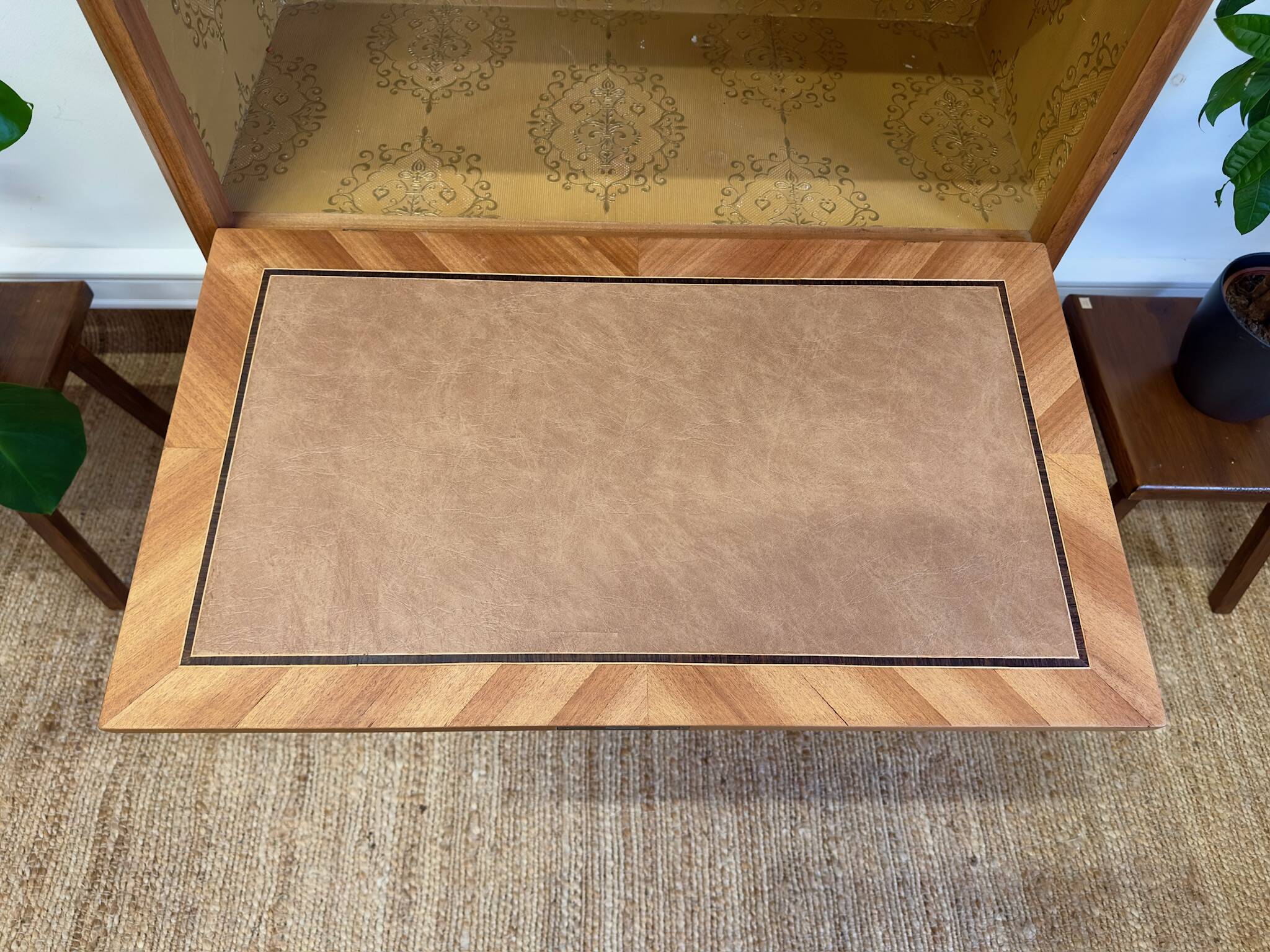 Wooden drop-leaf secretary in Louis XV style – Floral decoration